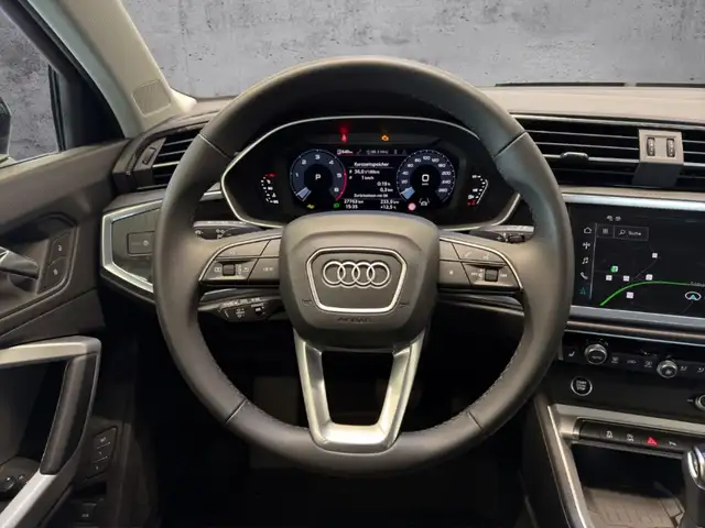Audi Q3 view 9