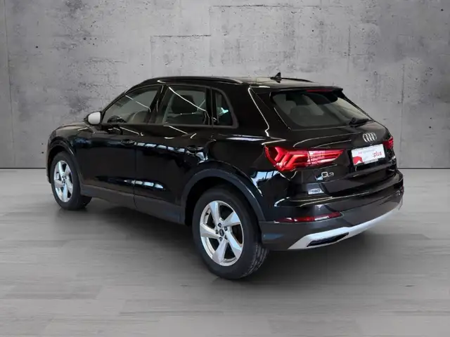 Audi Q3 view 5