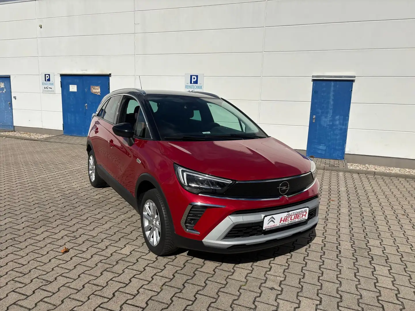 Opel Crossland Ultimate 130PS mit SHZ/RFK und AHK Rot - 2