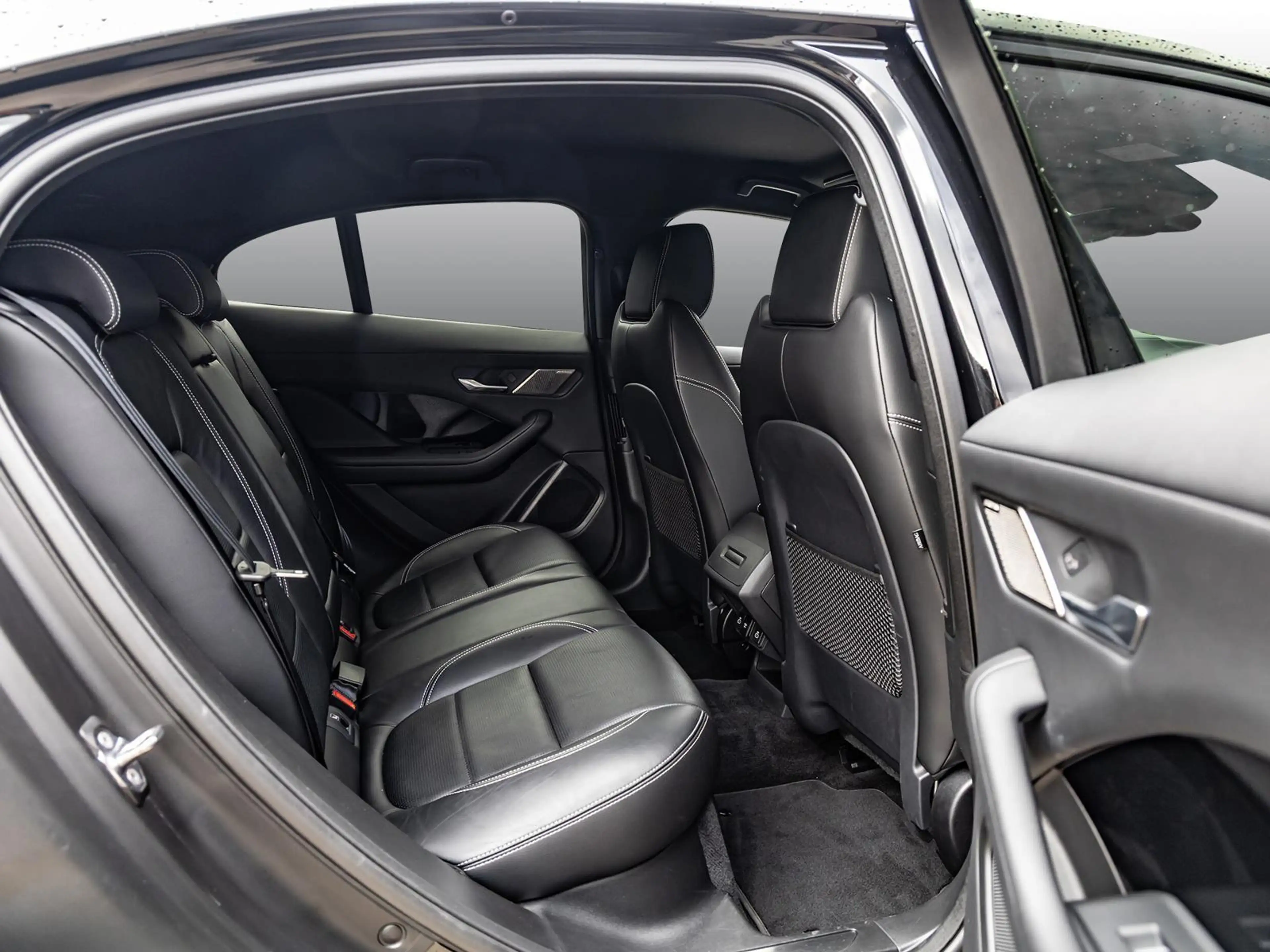 Jaguar I-Pace EV320 SE BLACK PACK STANDHEIZUNG SHZ PDC — photo 8
