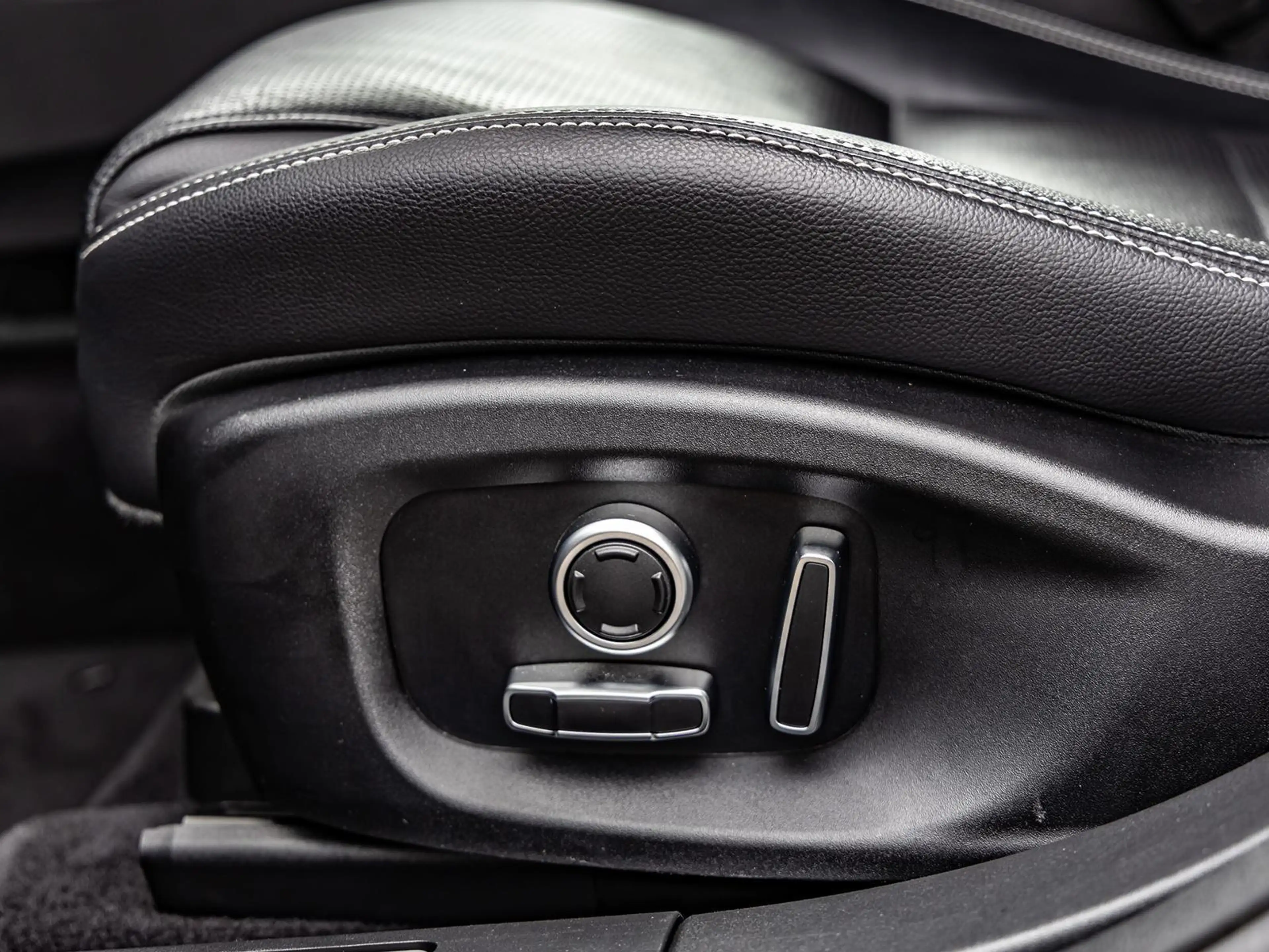 Jaguar I-Pace EV320 SE BLACK PACK STANDHEIZUNG SHZ PDC — photo 16