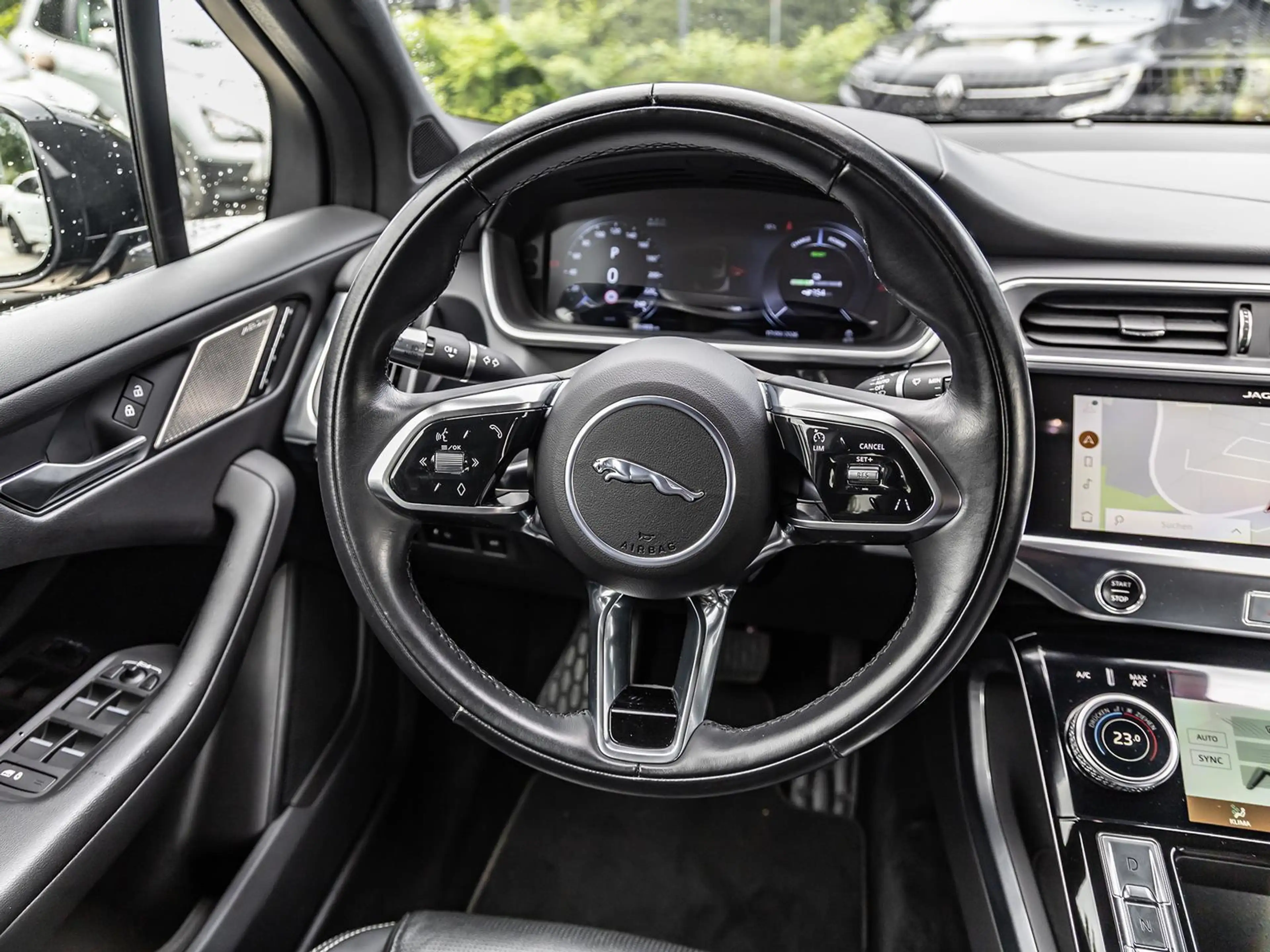 Jaguar I-Pace EV320 SE BLACK PACK STANDHEIZUNG SHZ PDC — photo 12
