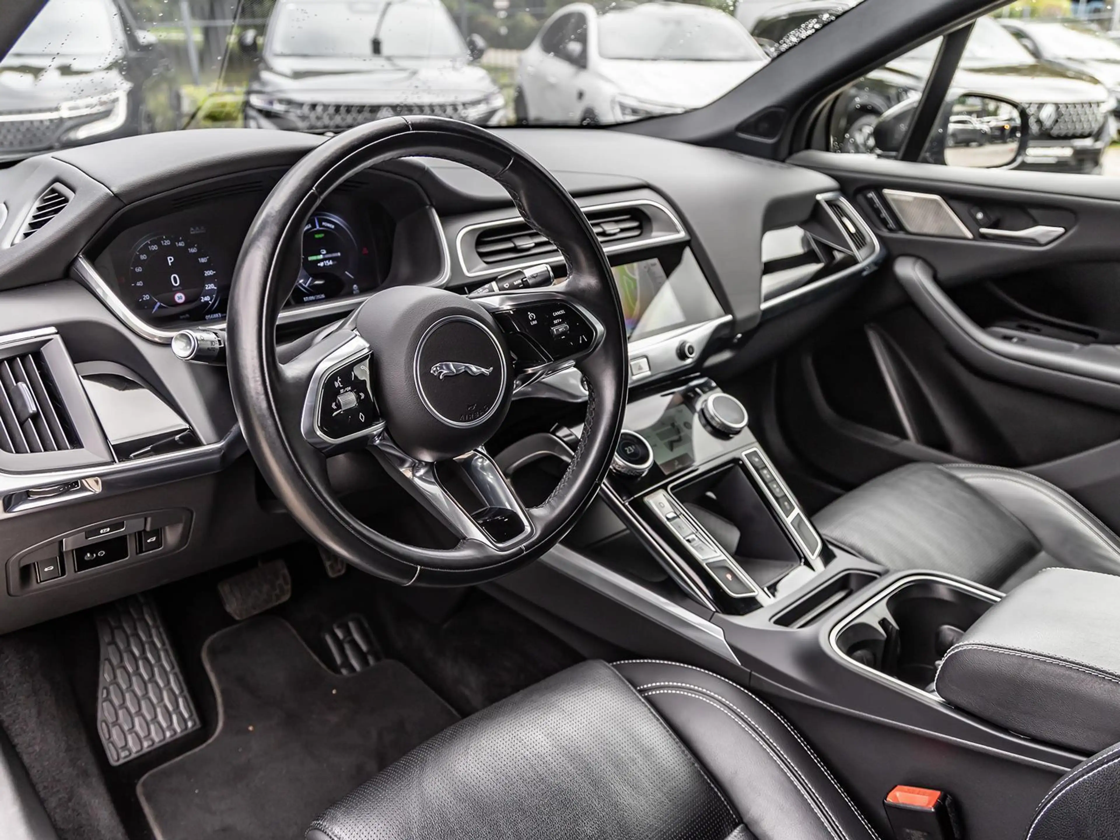 Jaguar I-Pace EV320 SE BLACK PACK STANDHEIZUNG SHZ PDC — photo 15