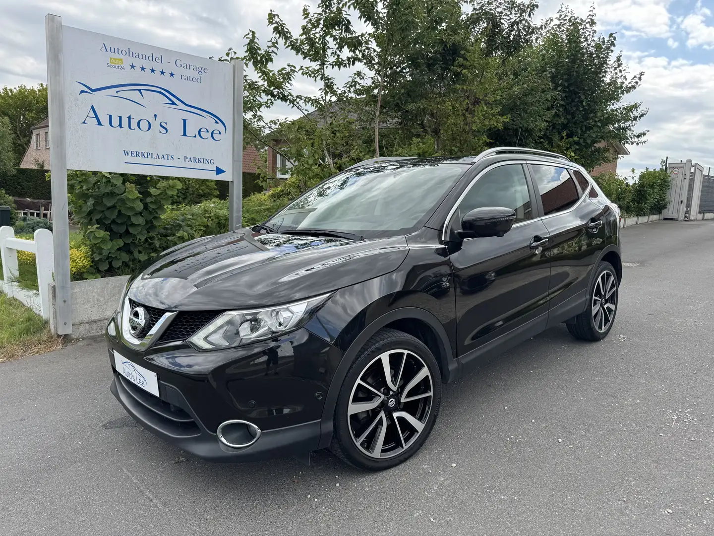 Nissan Qashqai 1.2 DIG-T automaat/360camera/keyless/panodak/… Zwart - 1