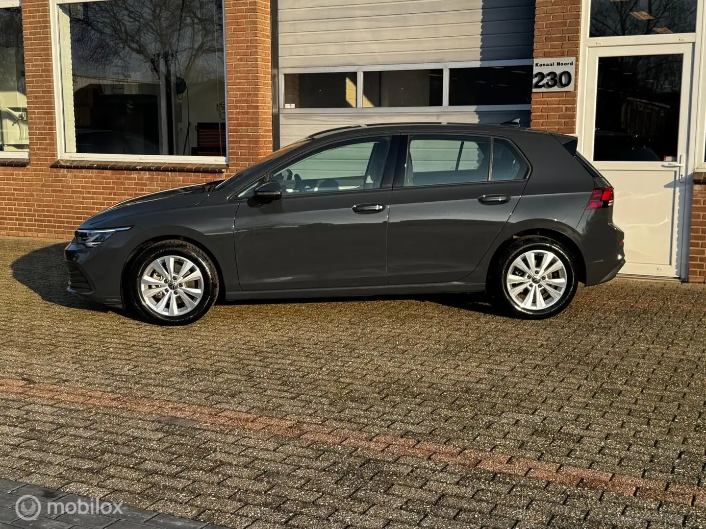 Volkswagen Golf 1.5 TSI Life AIRCO/SFEER/MF-STUUR/CARPLAY Gris - 2