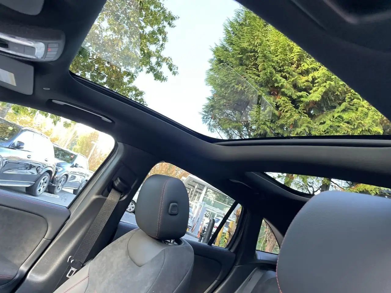 Mercedes-Benz GLA снимка Mercedes-Benz GLA