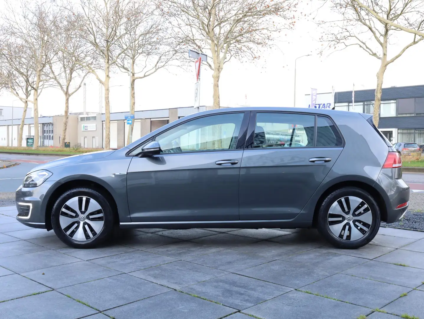 Volkswagen e-Golf E-dition 100KW | Achteruitrijcamera | Adaptive Cru Grijs - 2