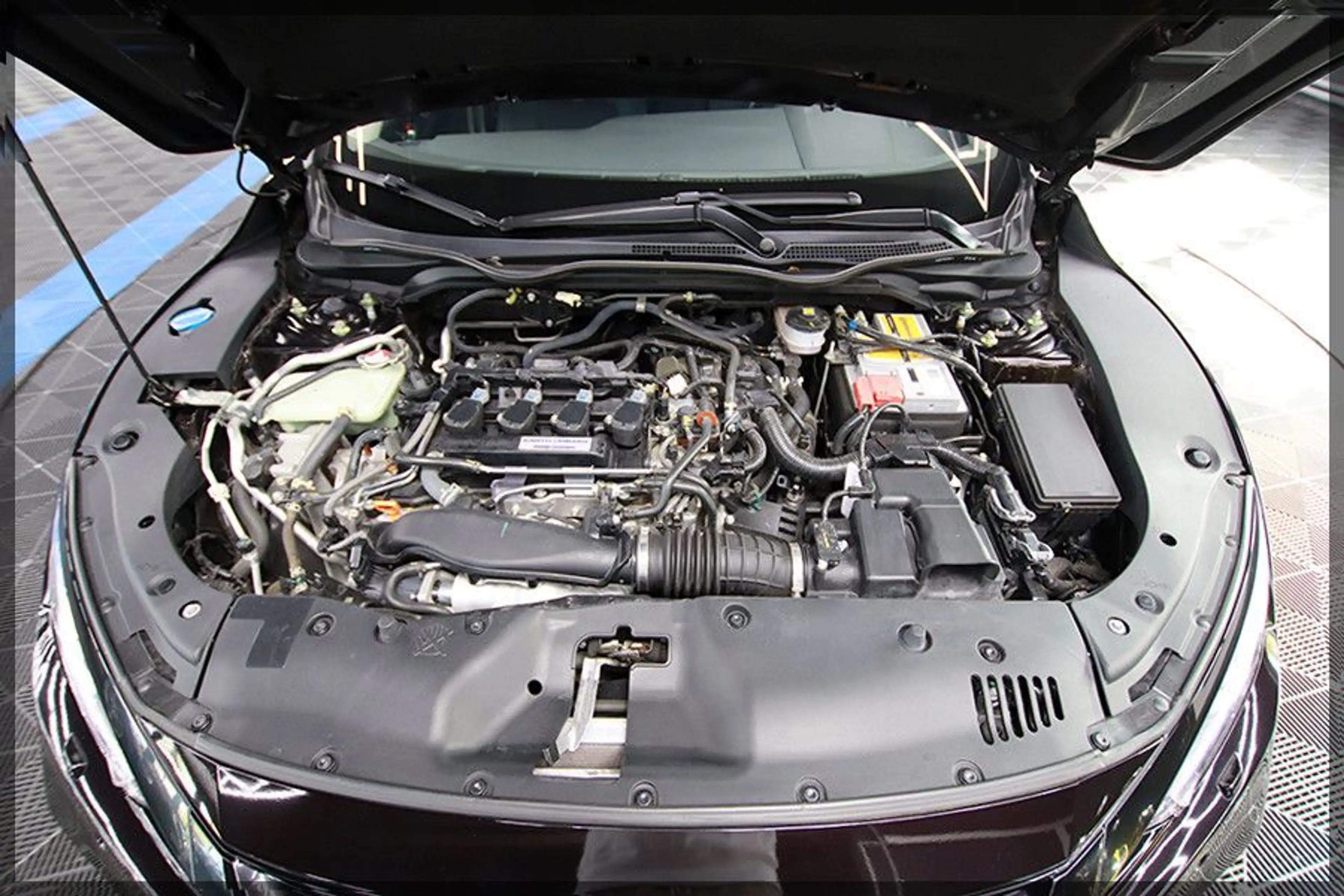 Honda Civic Lim. 4-trg. 1.5 Elegance NAVI / CAM / PDC — photo 11