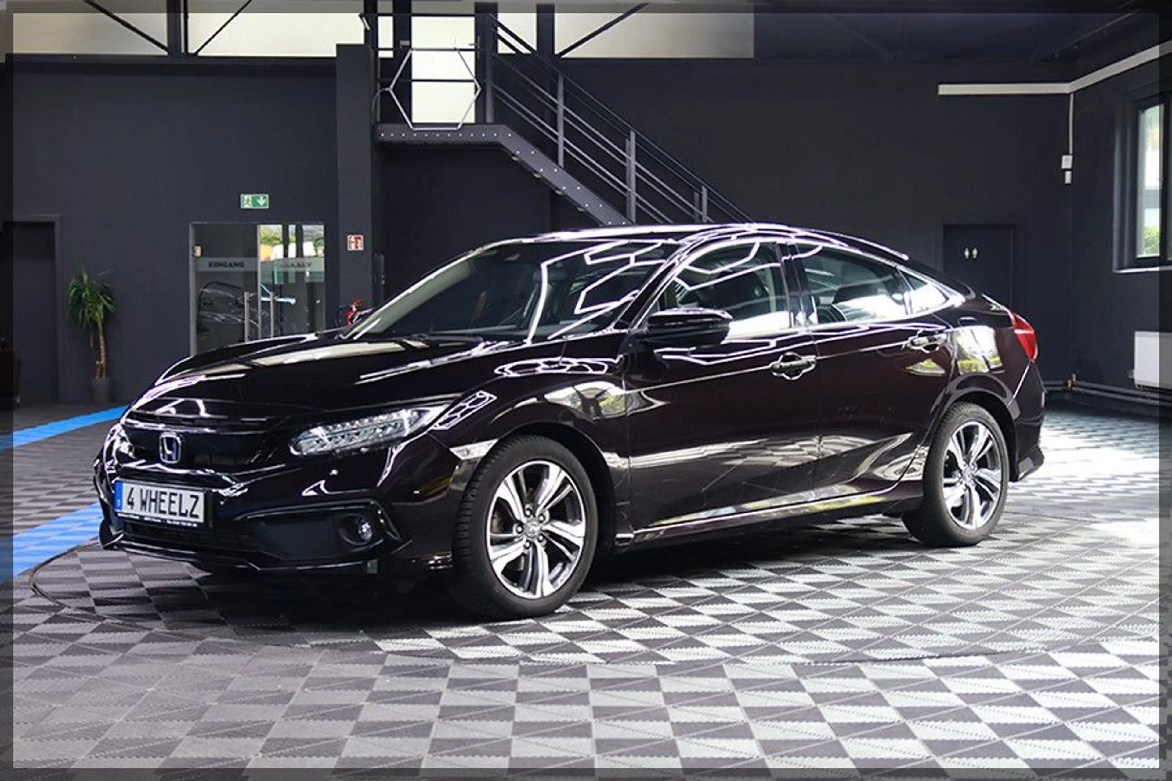 Honda Civic Lim. 4-trg. 1.5 Elegance NAVI / CAM / PDC — photo 2