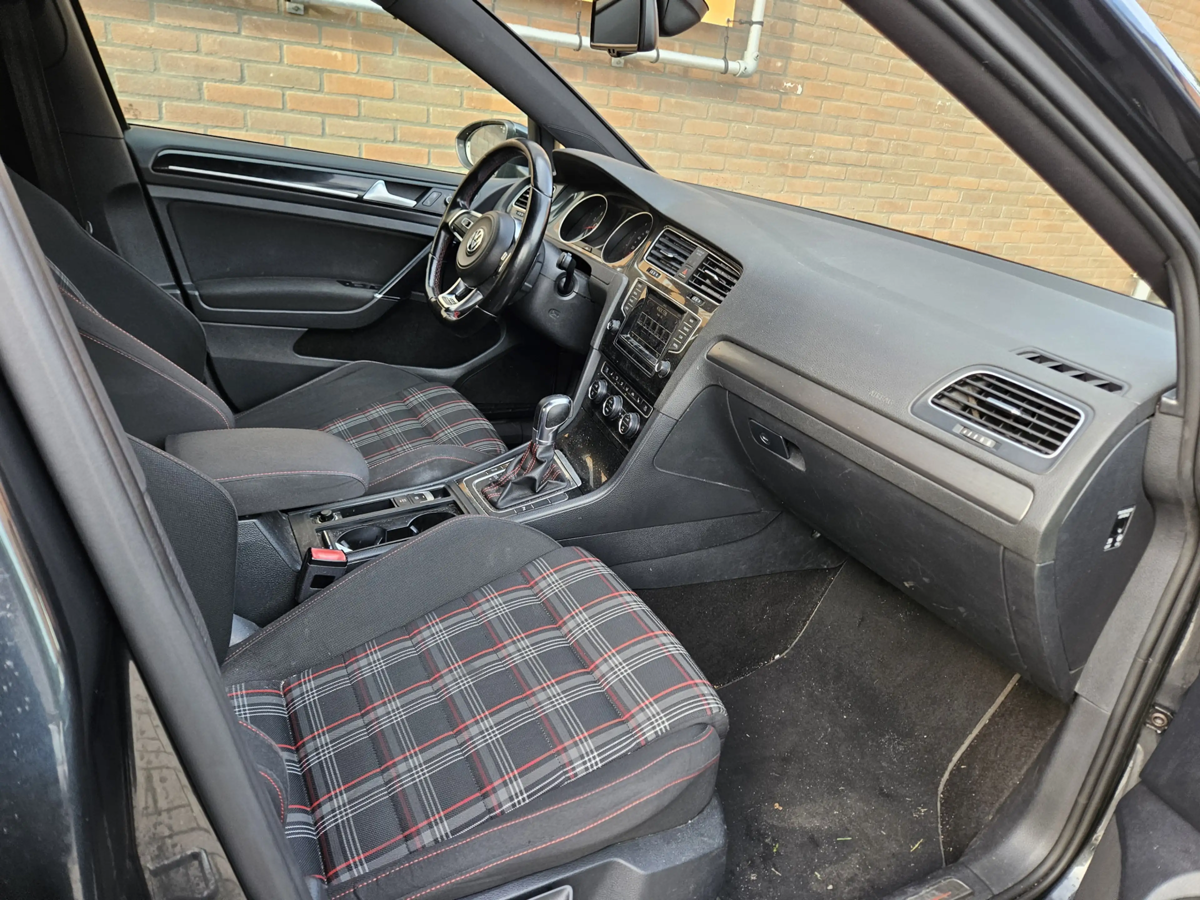 Volkswagen Golf GTI 2.0 TSI Performance — photo 34
