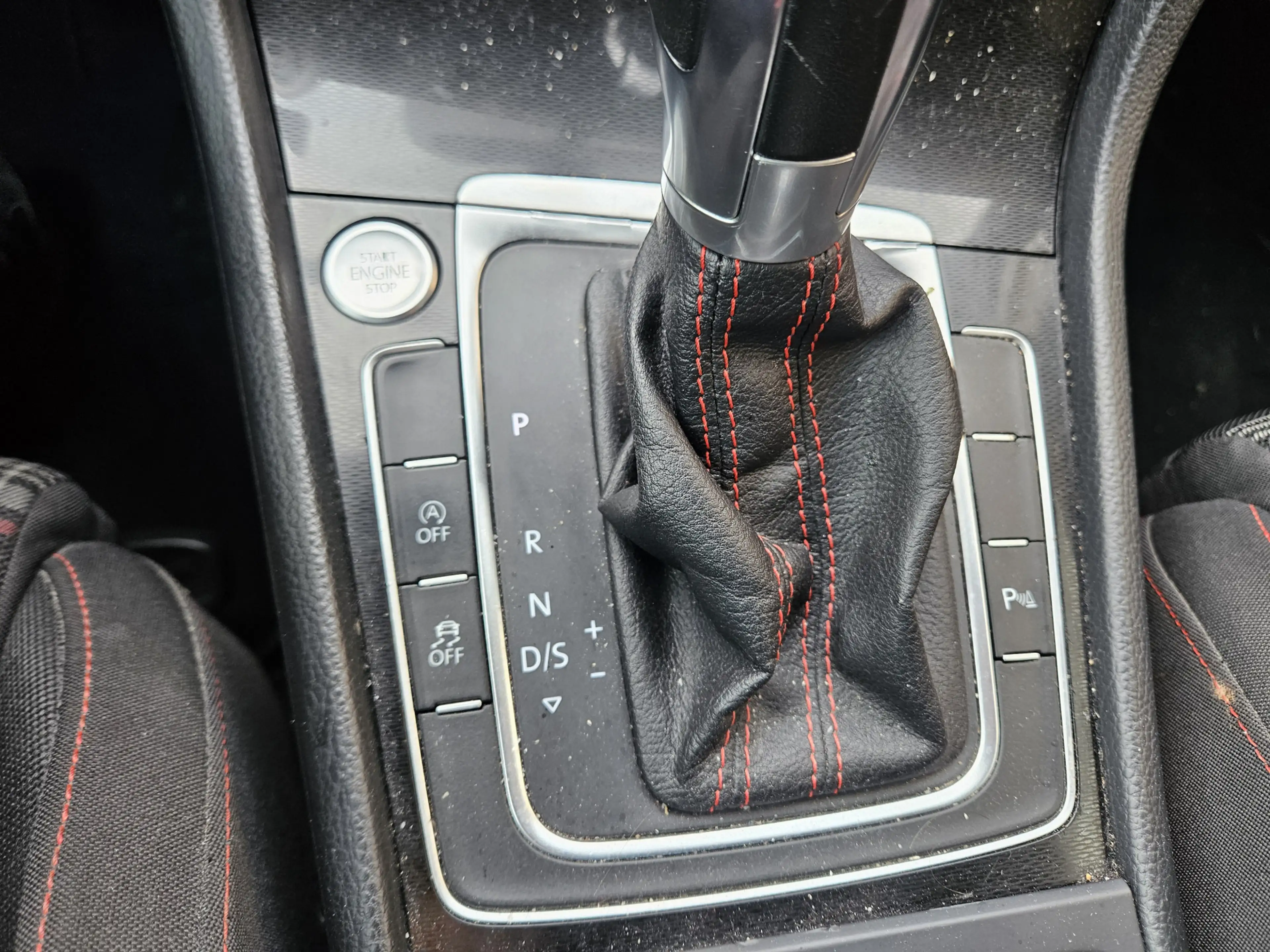 Volkswagen Golf GTI 2.0 TSI Performance — photo 21