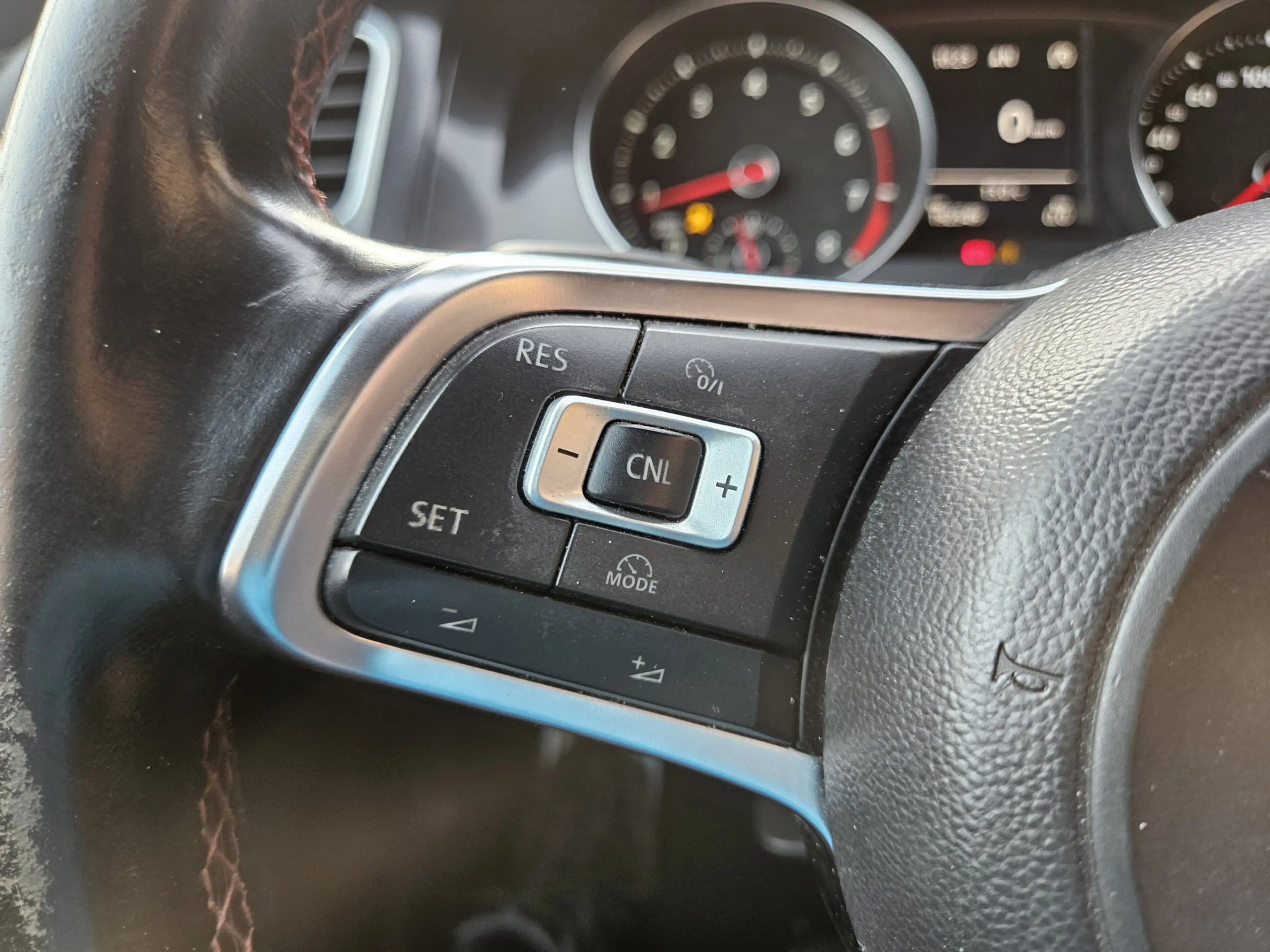 Volkswagen Golf GTI 2.0 TSI Performance — photo 23