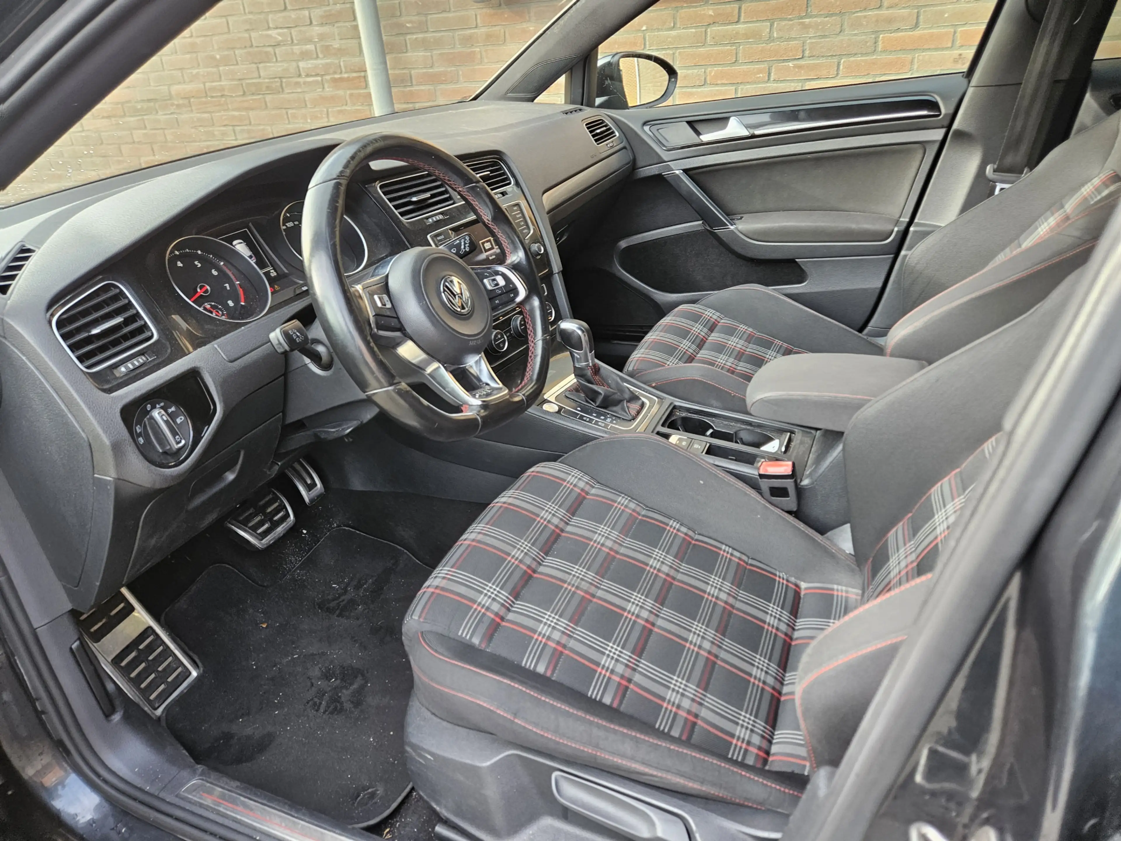 Volkswagen Golf GTI 2.0 TSI Performance — photo 9