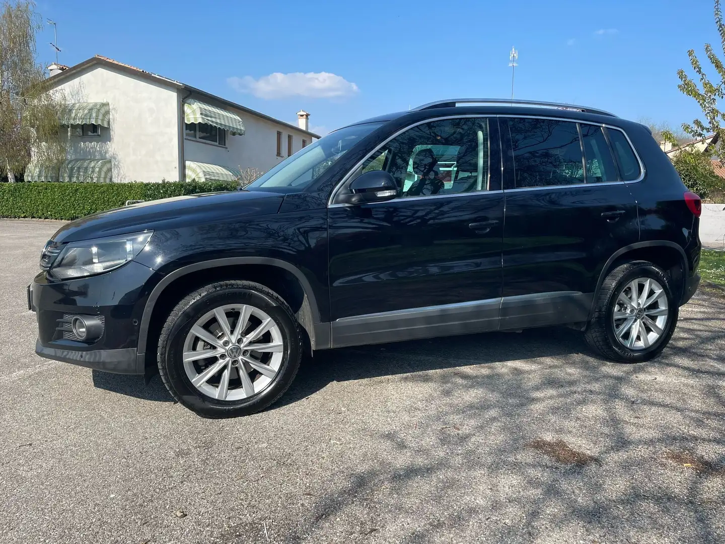 Volkswagen Tiguan 2.0 tdi 140 CV 4Motion Autom. Nero - 1