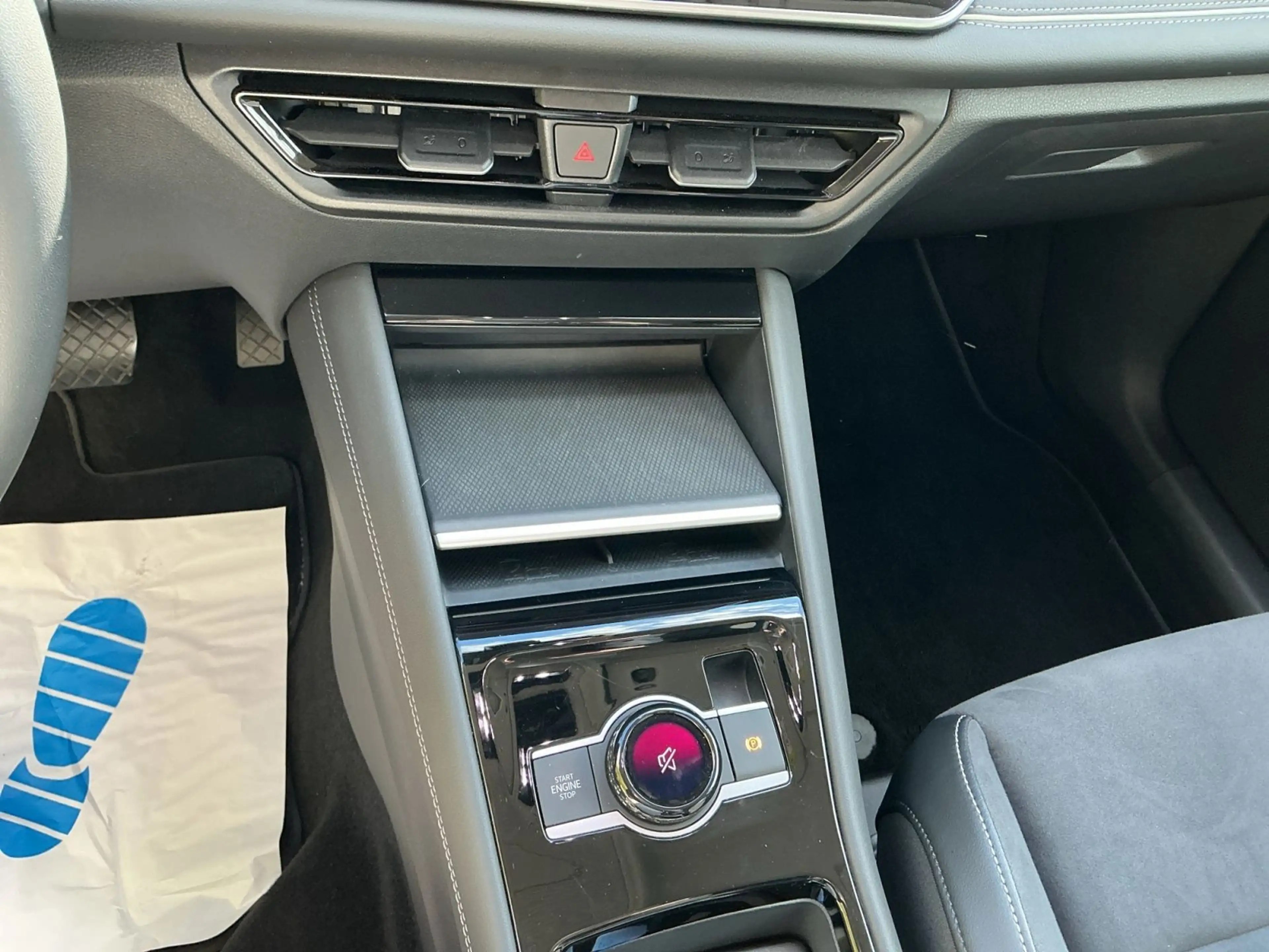 Volkswagen Tayron 1.5eTSI Elegance DSG 7-Sitzer Navi LED AH — photo 12