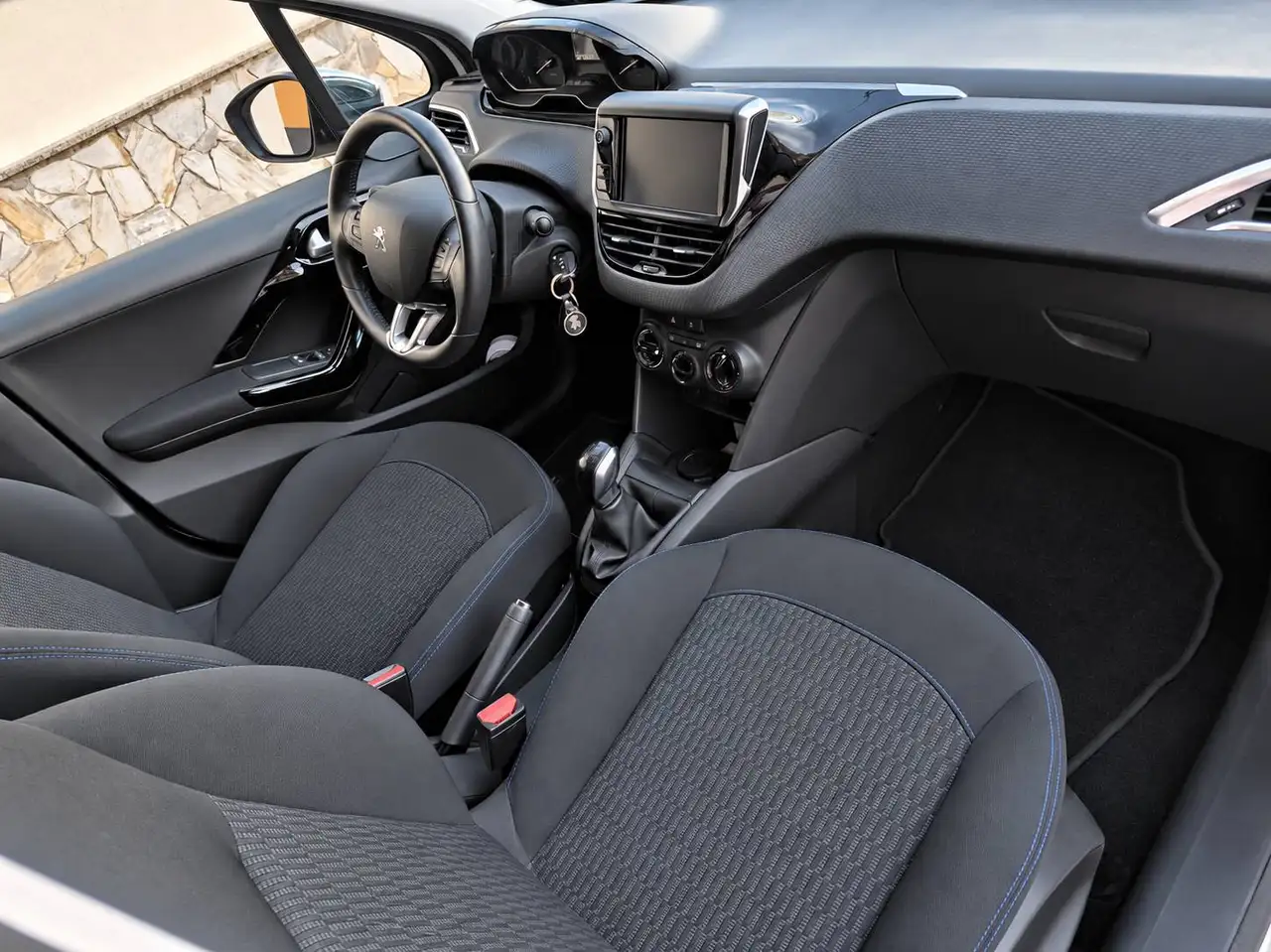 Peugeot 208 208 — photo 11