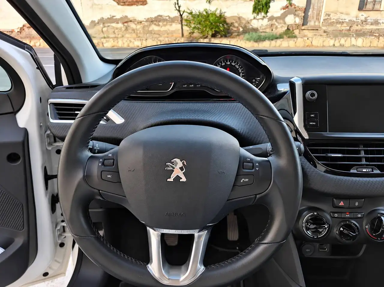 Peugeot 208 208 — photo 14