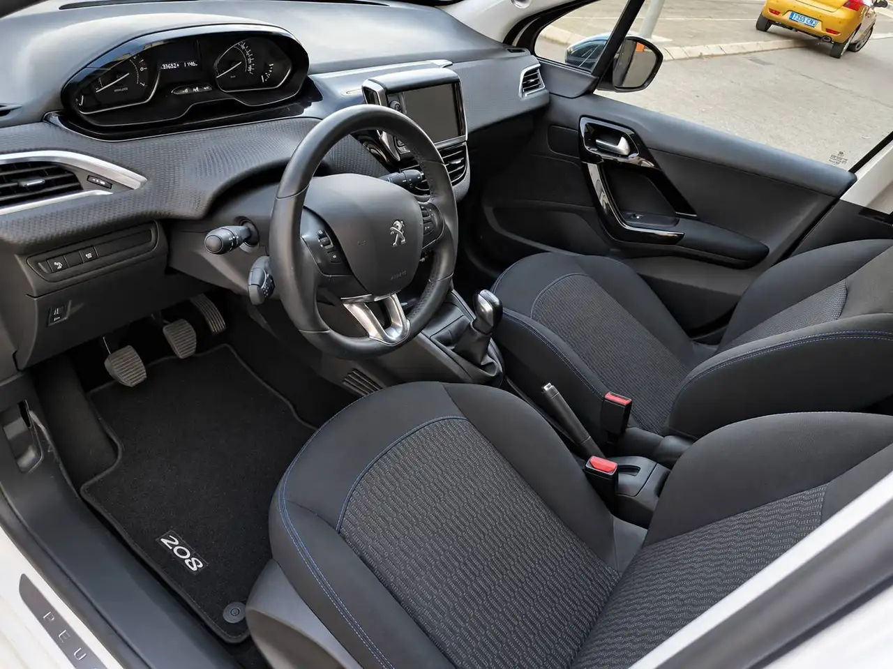 Peugeot 208 208 — photo 10