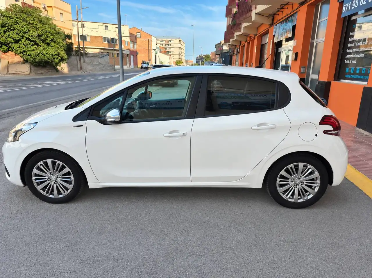 Peugeot 208 208 — photo 3