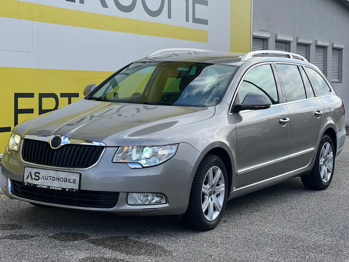 Skoda Superb Elegance. Gris - 1