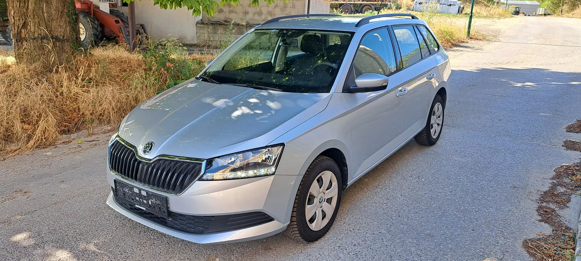Skoda Fabia 1.0 Active Kombi, Pickerl + Service neu Silber - 1