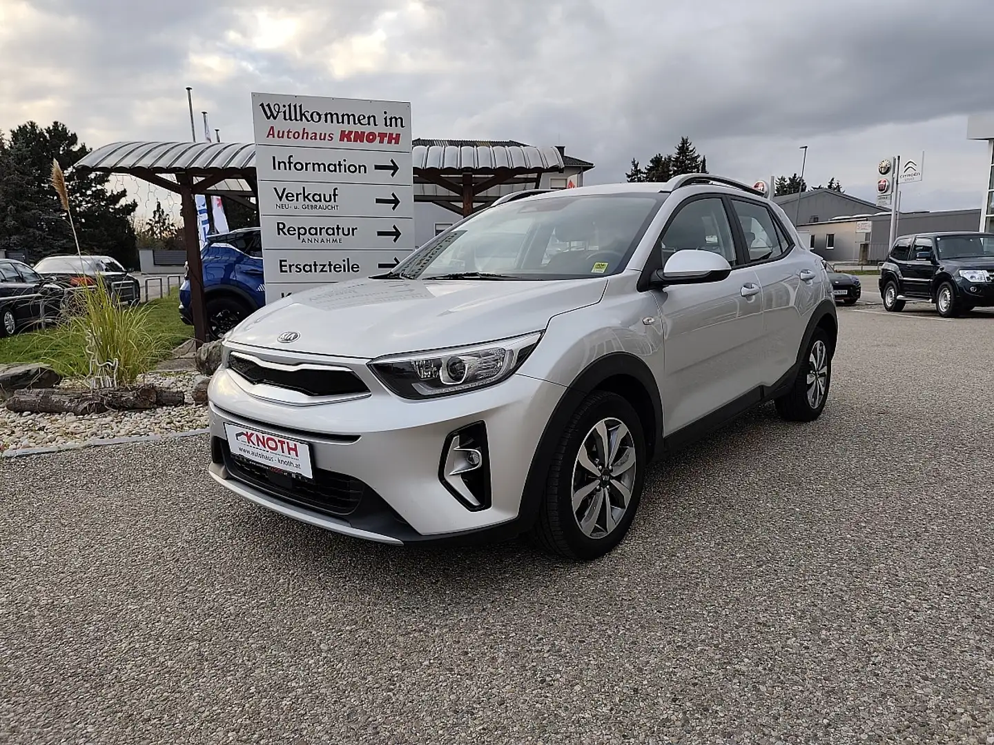 Kia Stonic 1,0 TGDI GPF ISG Silber Argento - 1