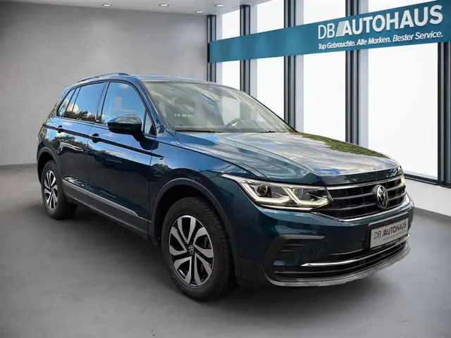 Volkswagen Tiguan view 2