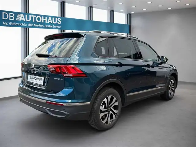 Volkswagen Tiguan view 4