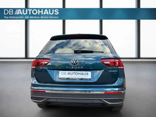 Volkswagen Tiguan view 5