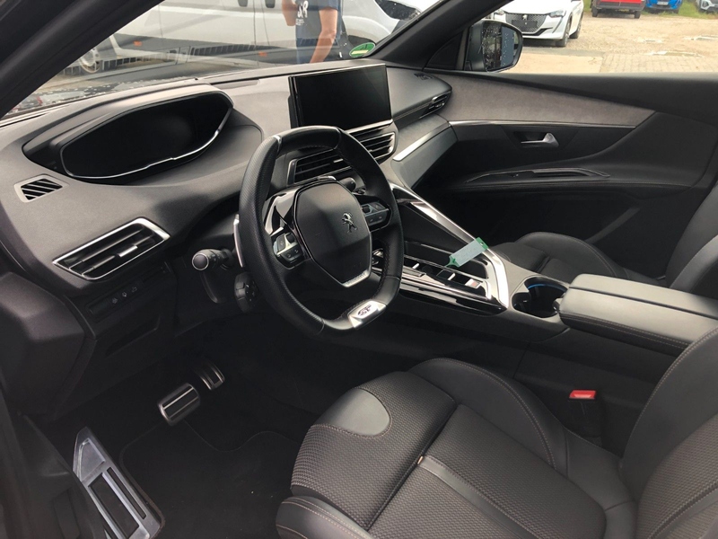 Peugeot 5008 PureTech 130 EAT8 GT — photo 10