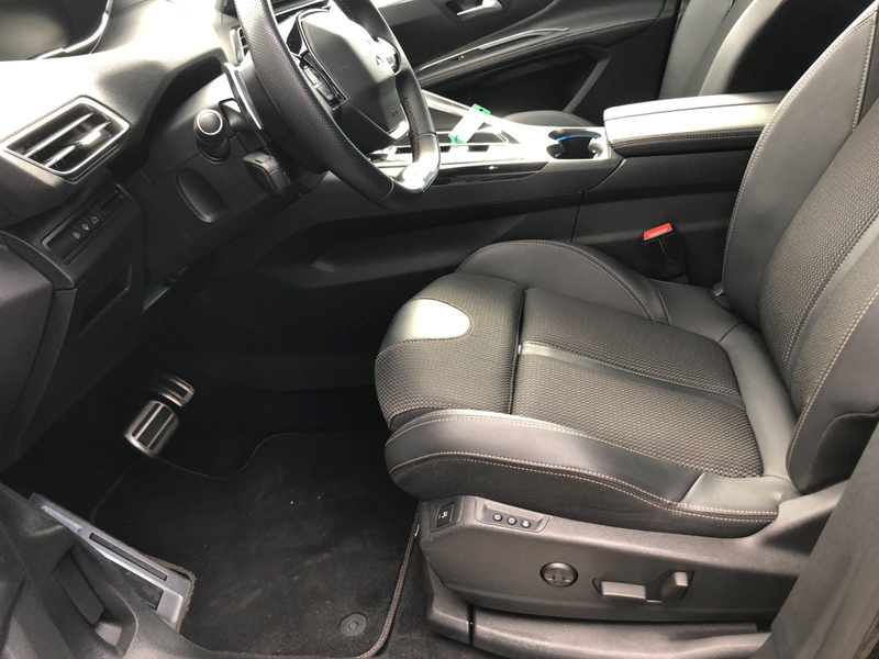 Peugeot 5008 PureTech 130 EAT8 GT — photo 11