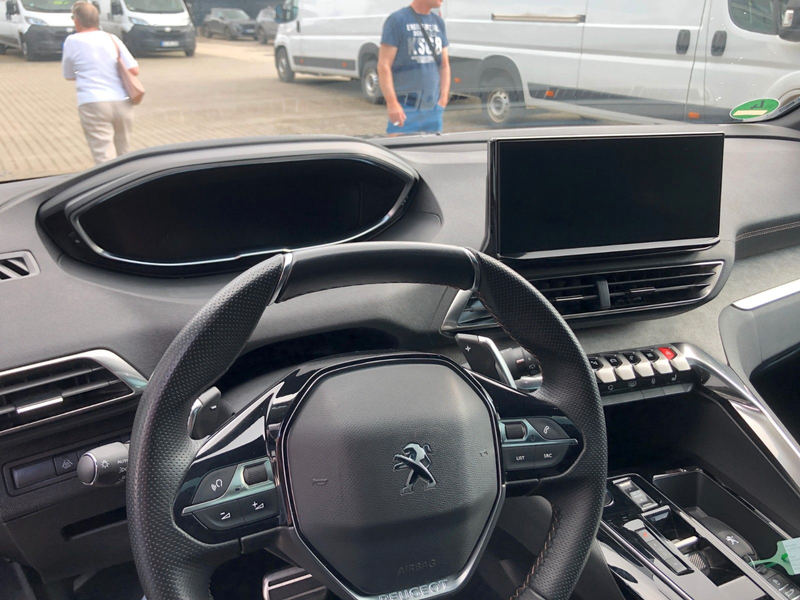 Peugeot 5008 PureTech 130 EAT8 GT — photo 12