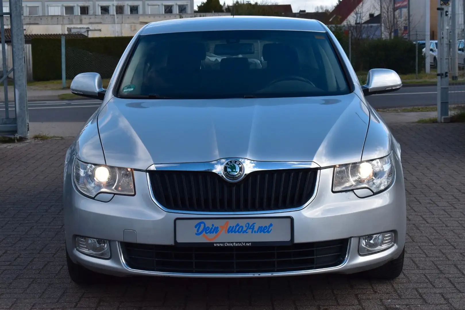 Skoda Superb Ambition 2.Hd|NAVI|Klimaaut.|Tempo.|AHK Silber - 2