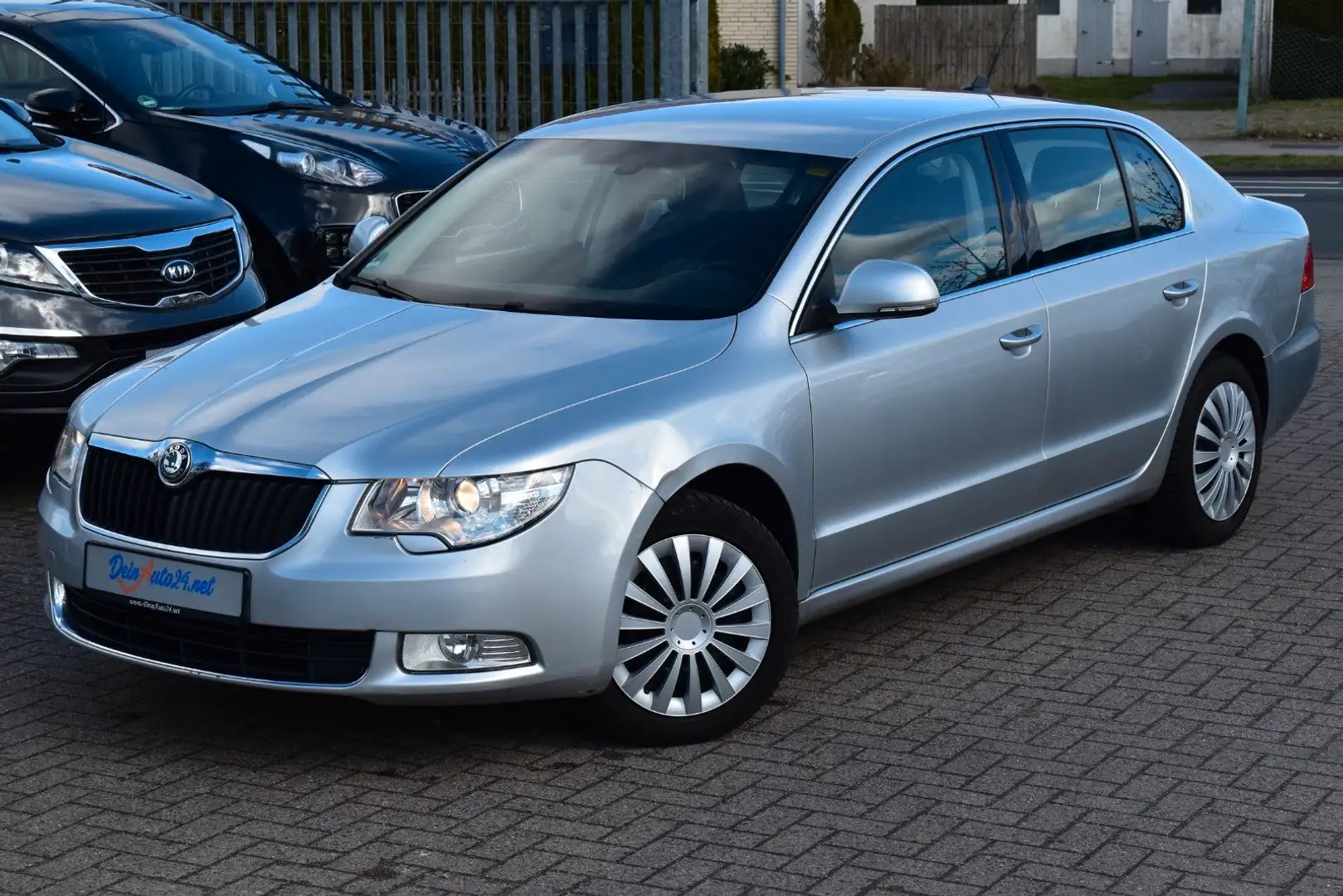 Skoda Superb Ambition 2.Hd|NAVI|Klimaaut.|Tempo.|AHK Silber - 1
