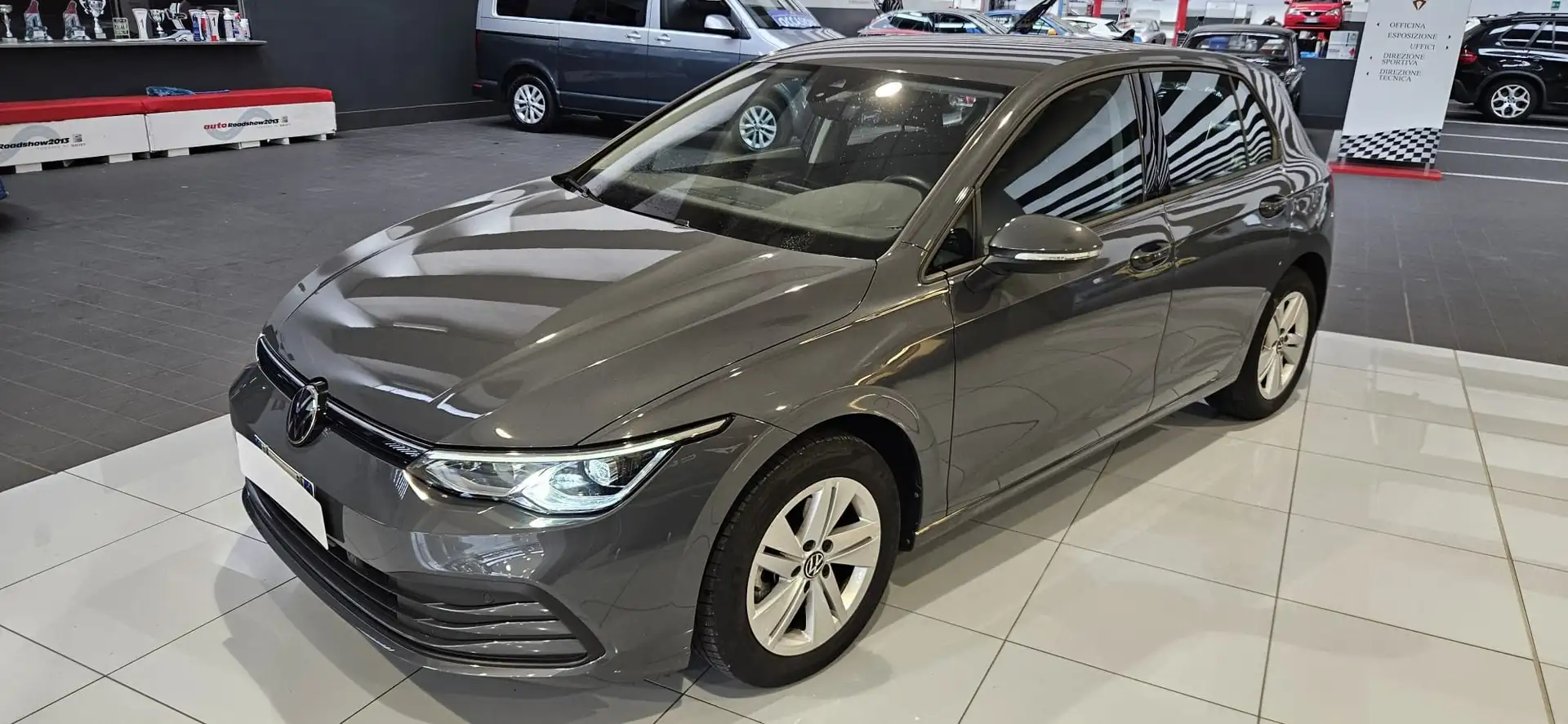 Volkswagen Golf Golf VIII1.0 tsi evo Life 110cv Gris - 2