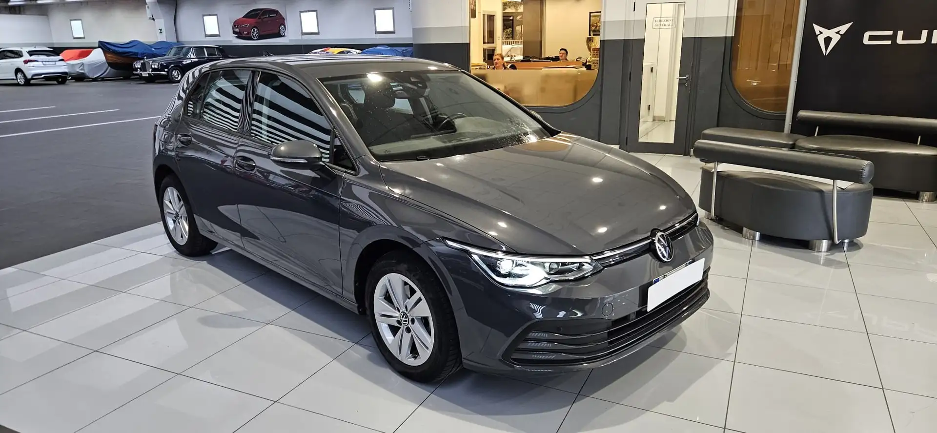 Volkswagen Golf Golf VIII1.0 tsi evo Life 110cv Gris - 1
