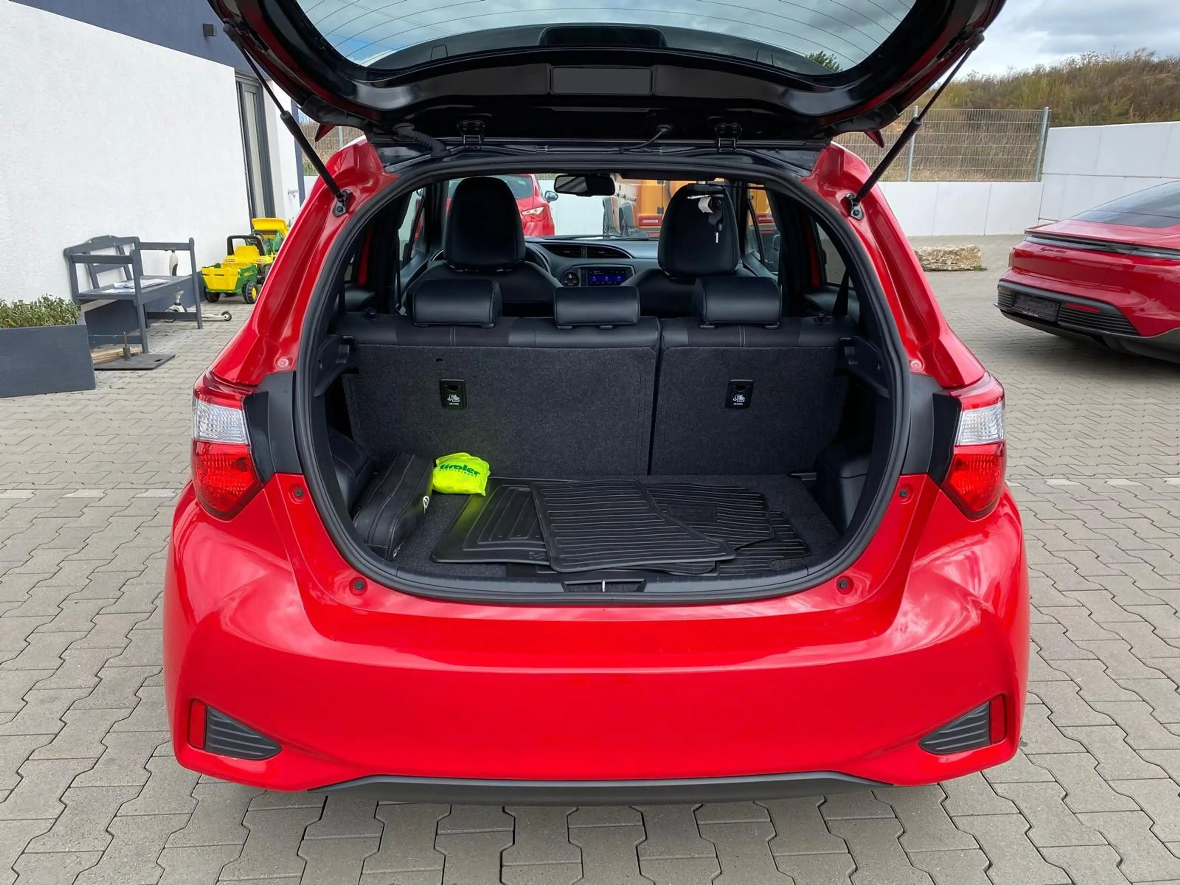 Toyota Yaris Hybrid 1.5 GR Sport — photo 14