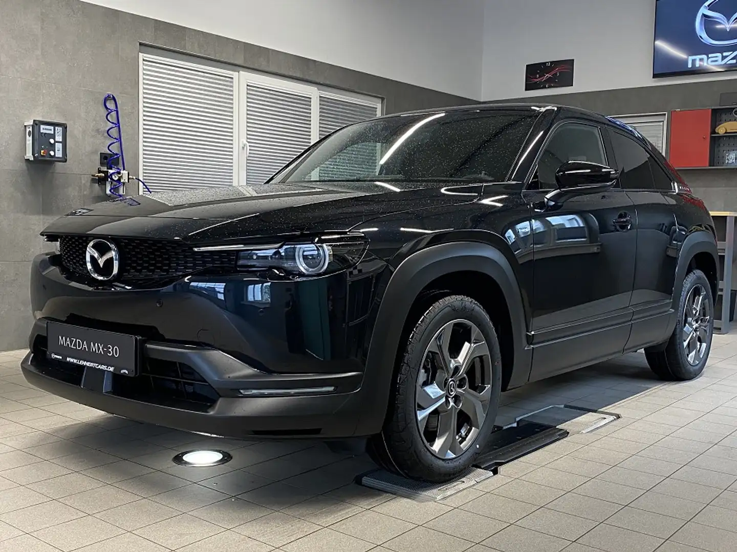 Mazda MX-30 E-SKYACTIV EV ADVANTAGE IV Schwarz - 1