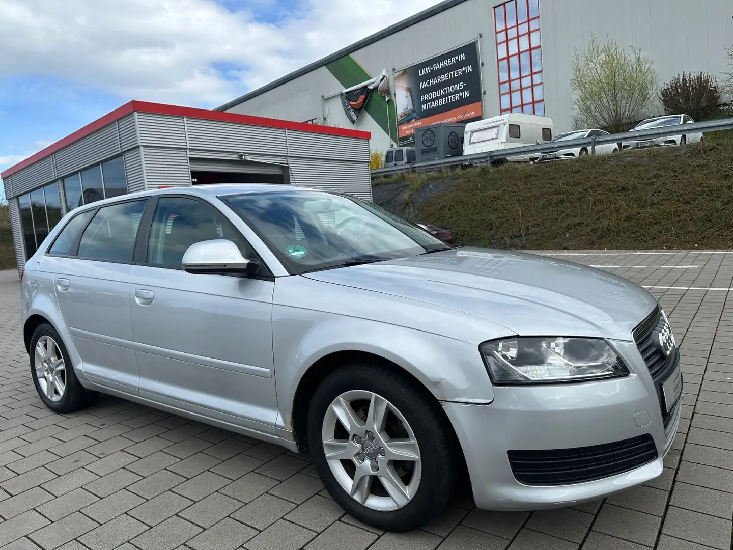Audi A3 Sportback 1.6 Attraction*KLIMAAUTOMATIK*ALU* Plateado - 1