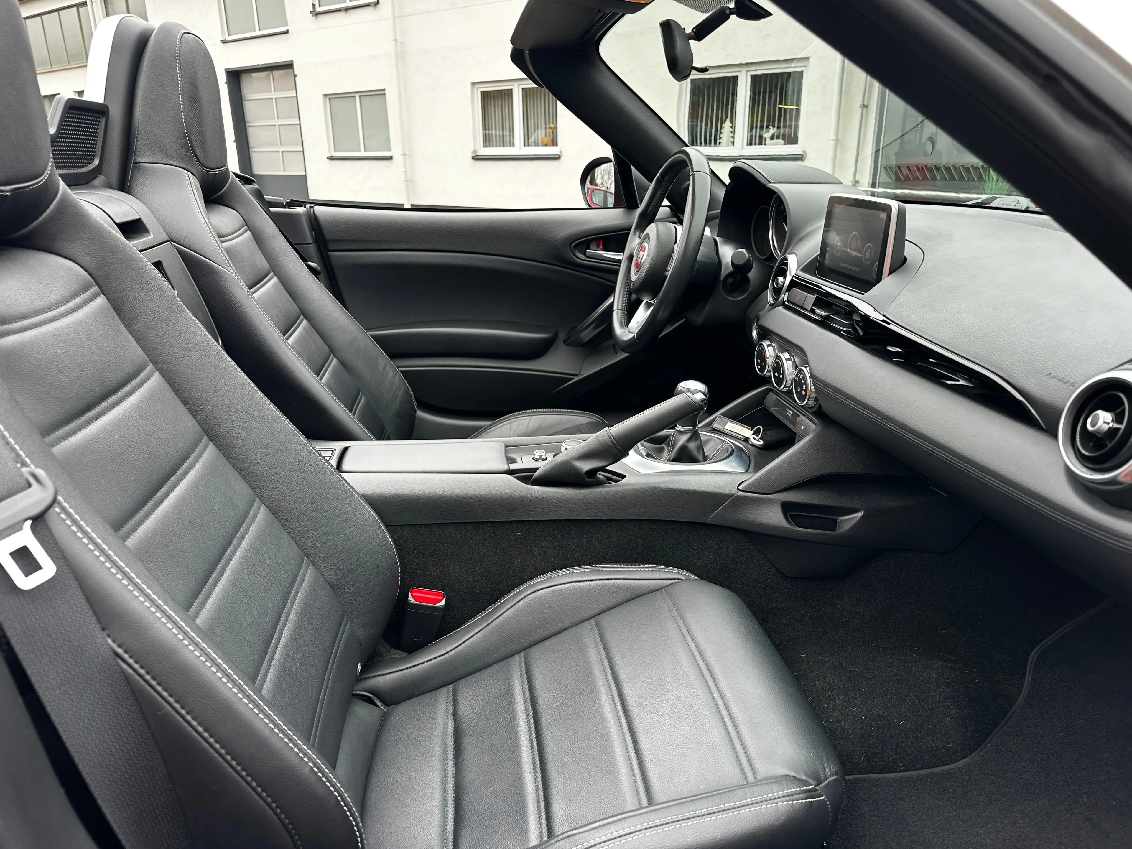 Fiat 124 Spider Lusso — photo 14