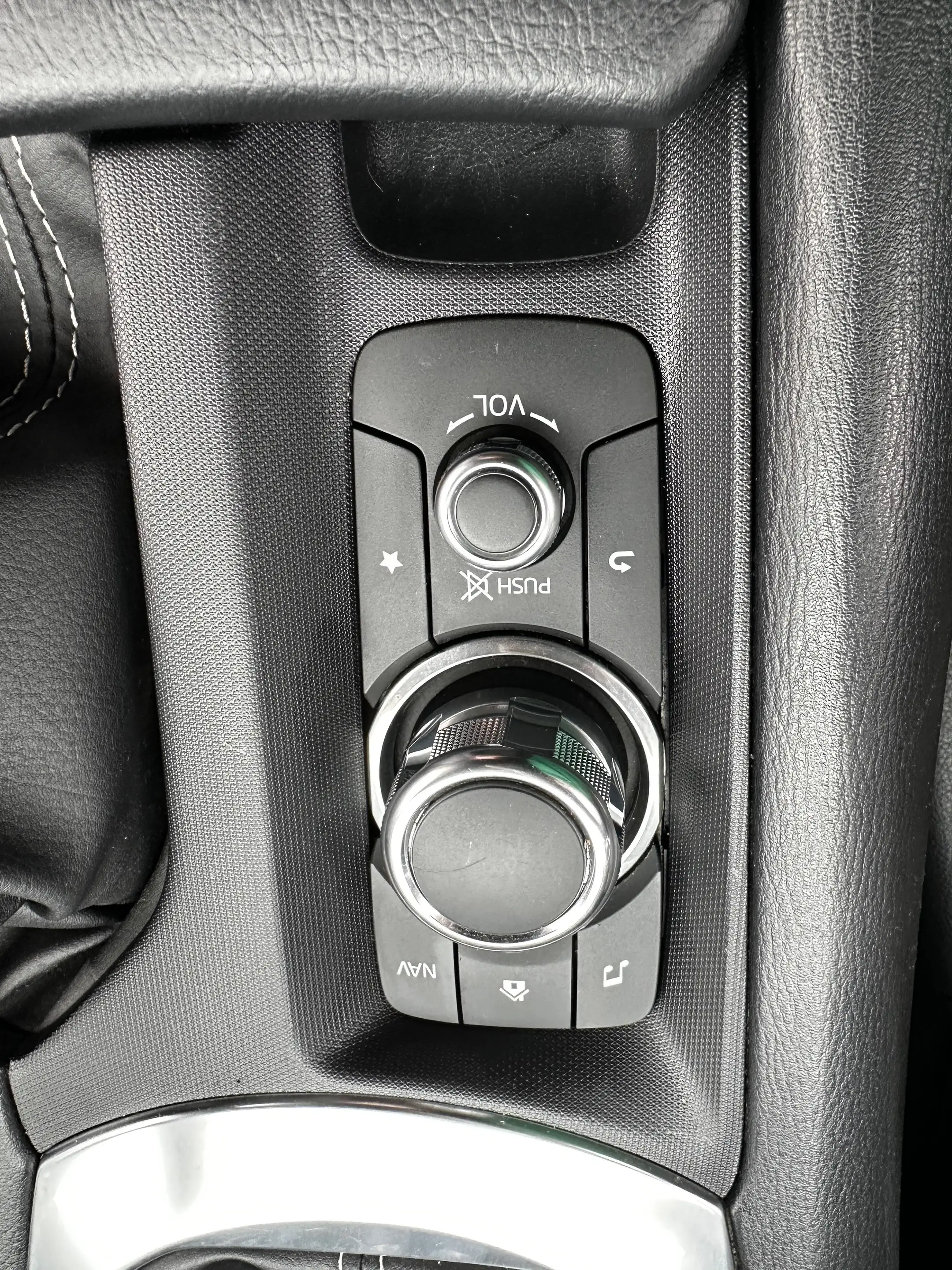 Fiat 124 Spider Lusso — photo 17
