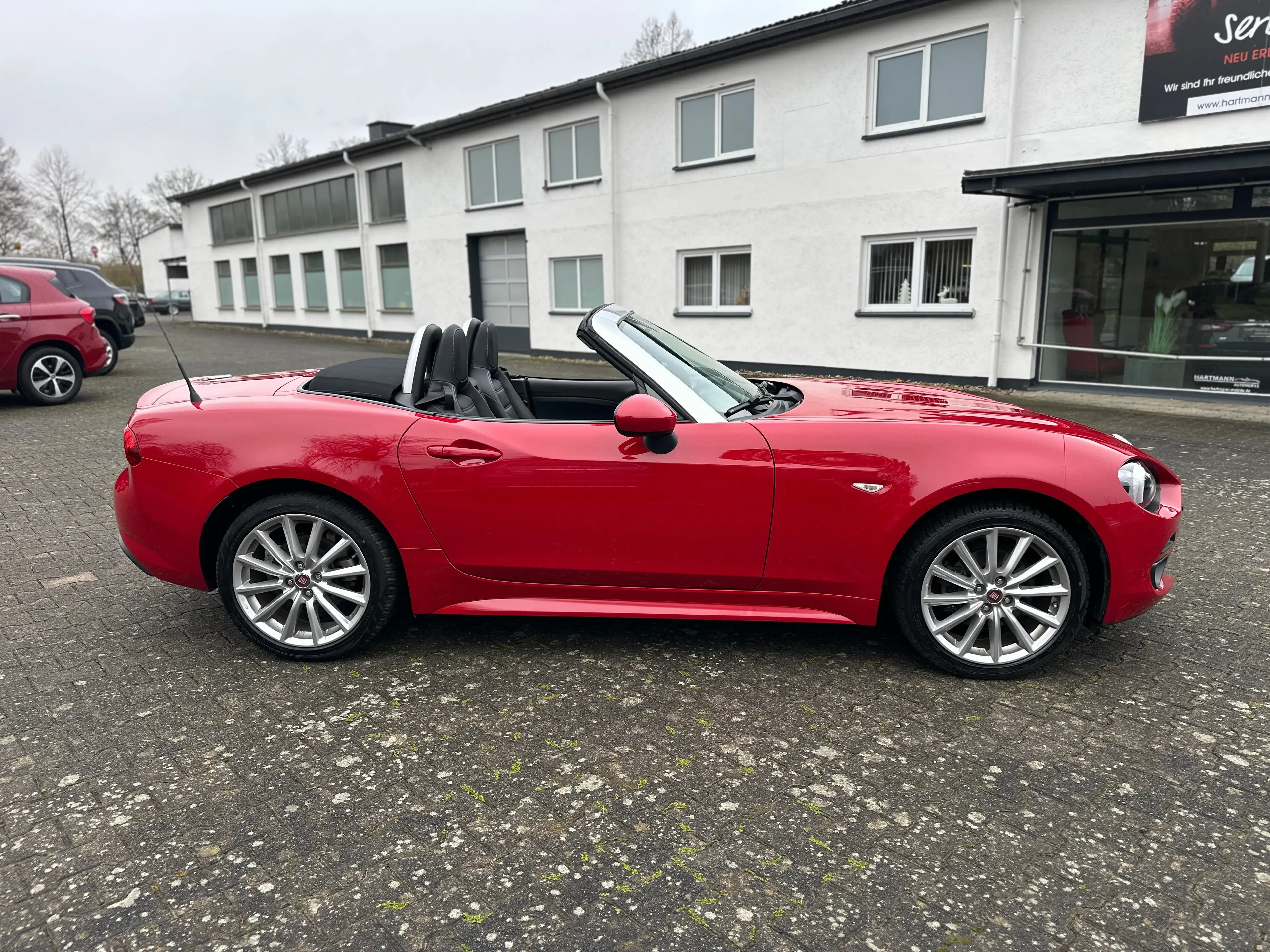 Fiat 124 Spider Lusso — photo 7
