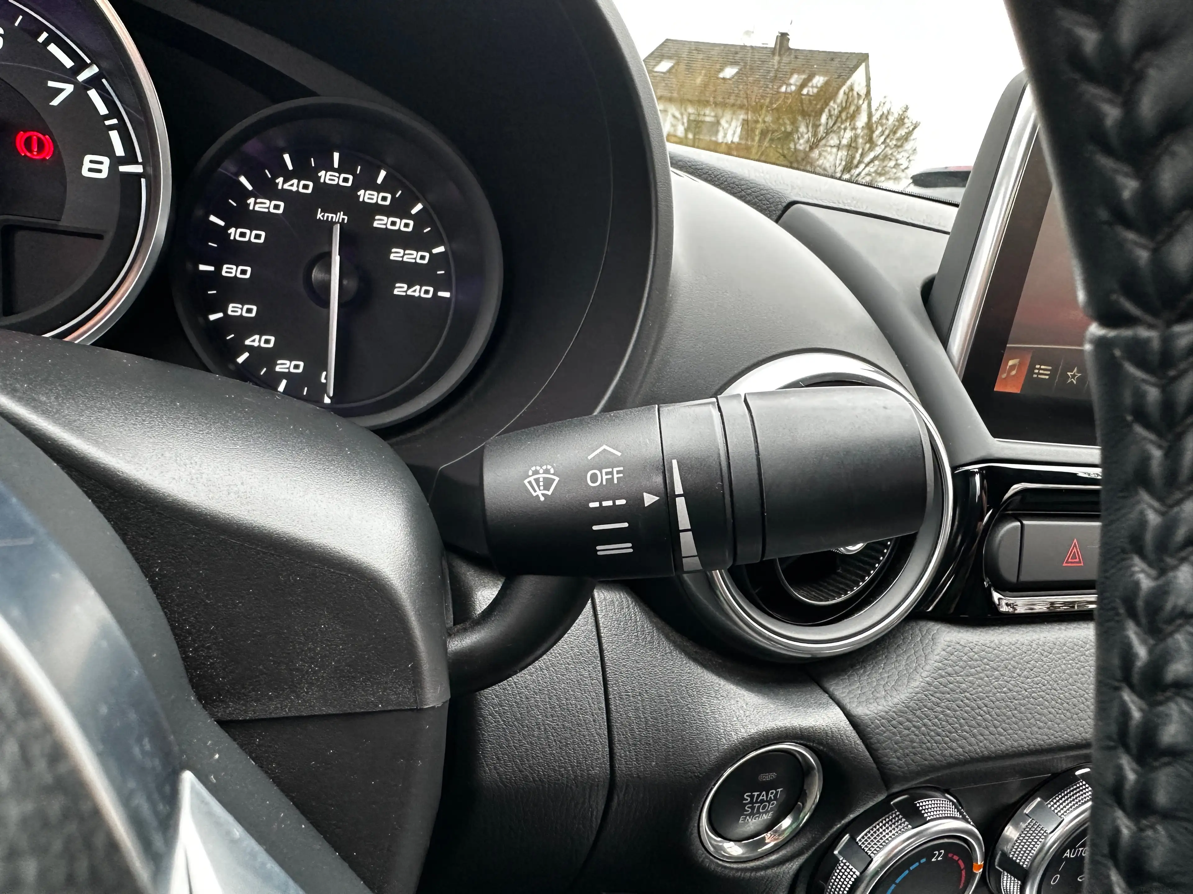Fiat 124 Spider Lusso — photo 24