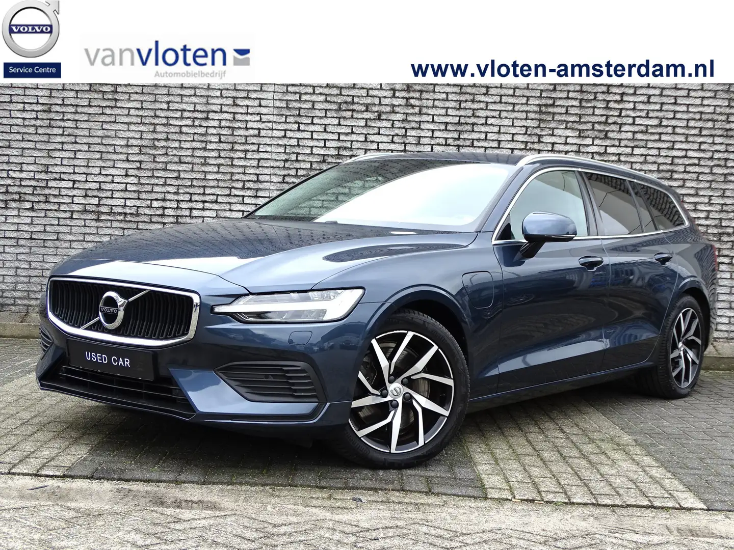 Volvo V60 2.0 T8 Twin Engine AWD Inscription | Trekhaak | St Bleu - 1