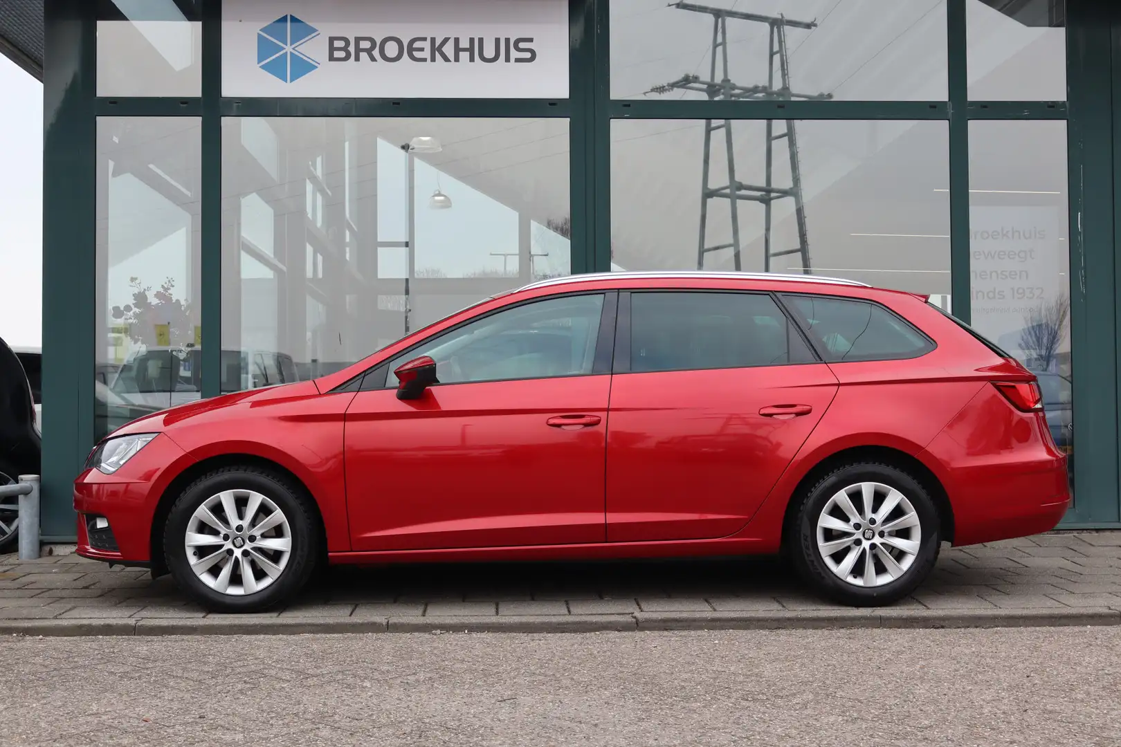 SEAT Leon ST 1.5 TSI 150 PK 7-DSG Automaat Style Ultimate Ed Rouge - 2