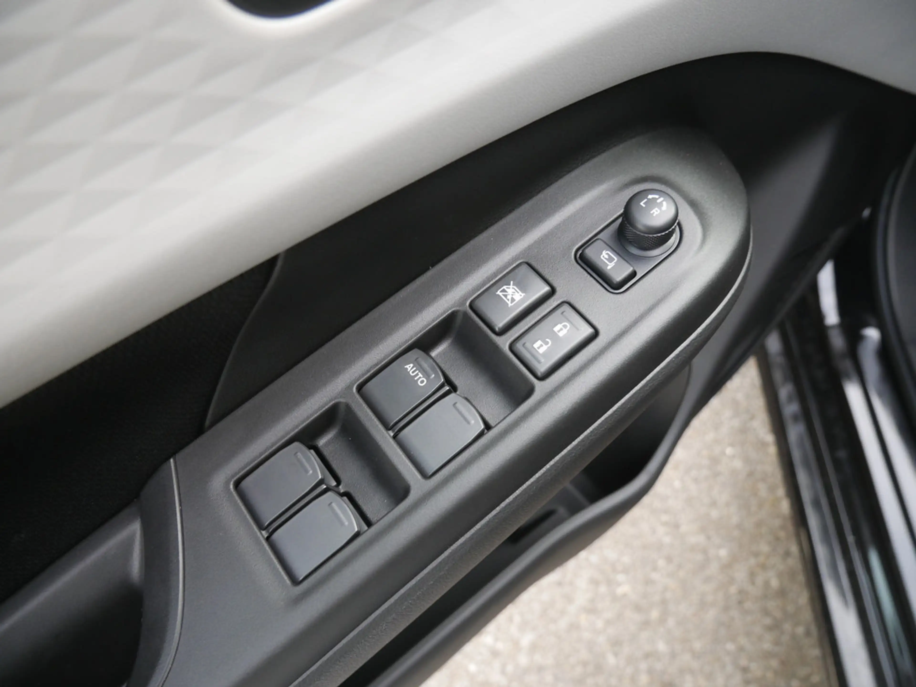 Suzuki Swift 1.2 Hybrid Comfort+ KAMERA NAVI ACC LED — photo 12