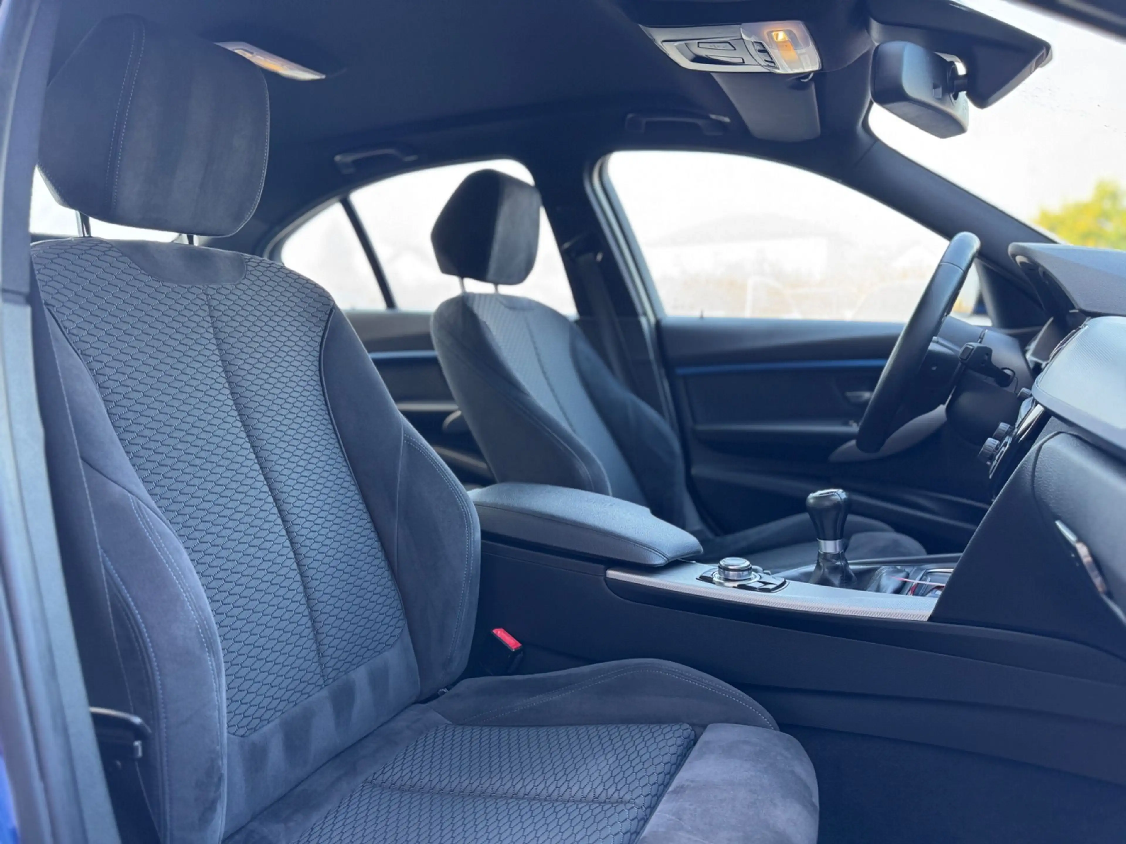 BMW 318 d xDrive M Sport | Facelift | LED | Estorilblau | — photo 15