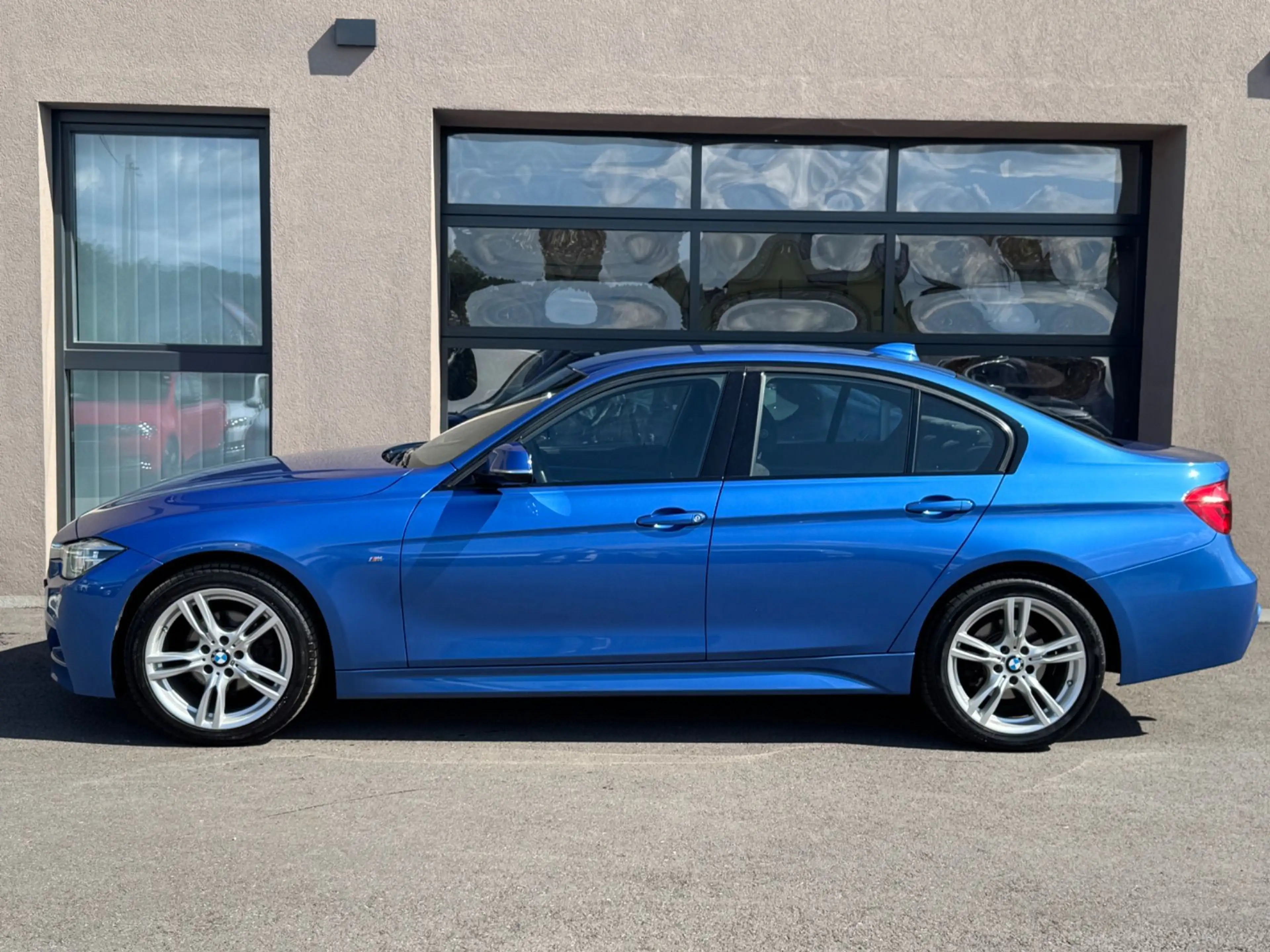BMW 318 d xDrive M Sport | Facelift | LED | Estorilblau | — photo 5