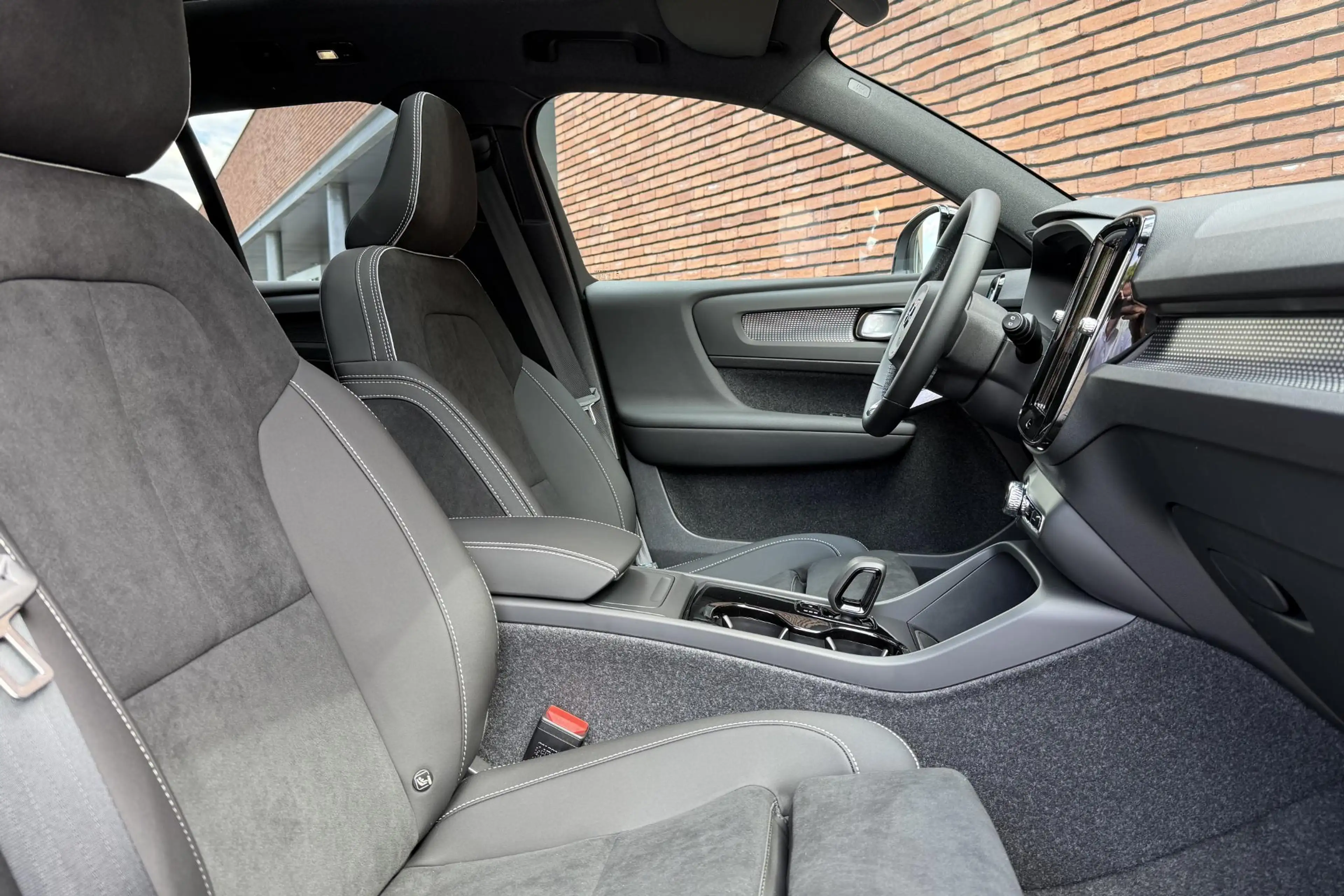 Volvo EX40 Single Motor Plus Black Edition Europa 70 kWh | DE — photo 3