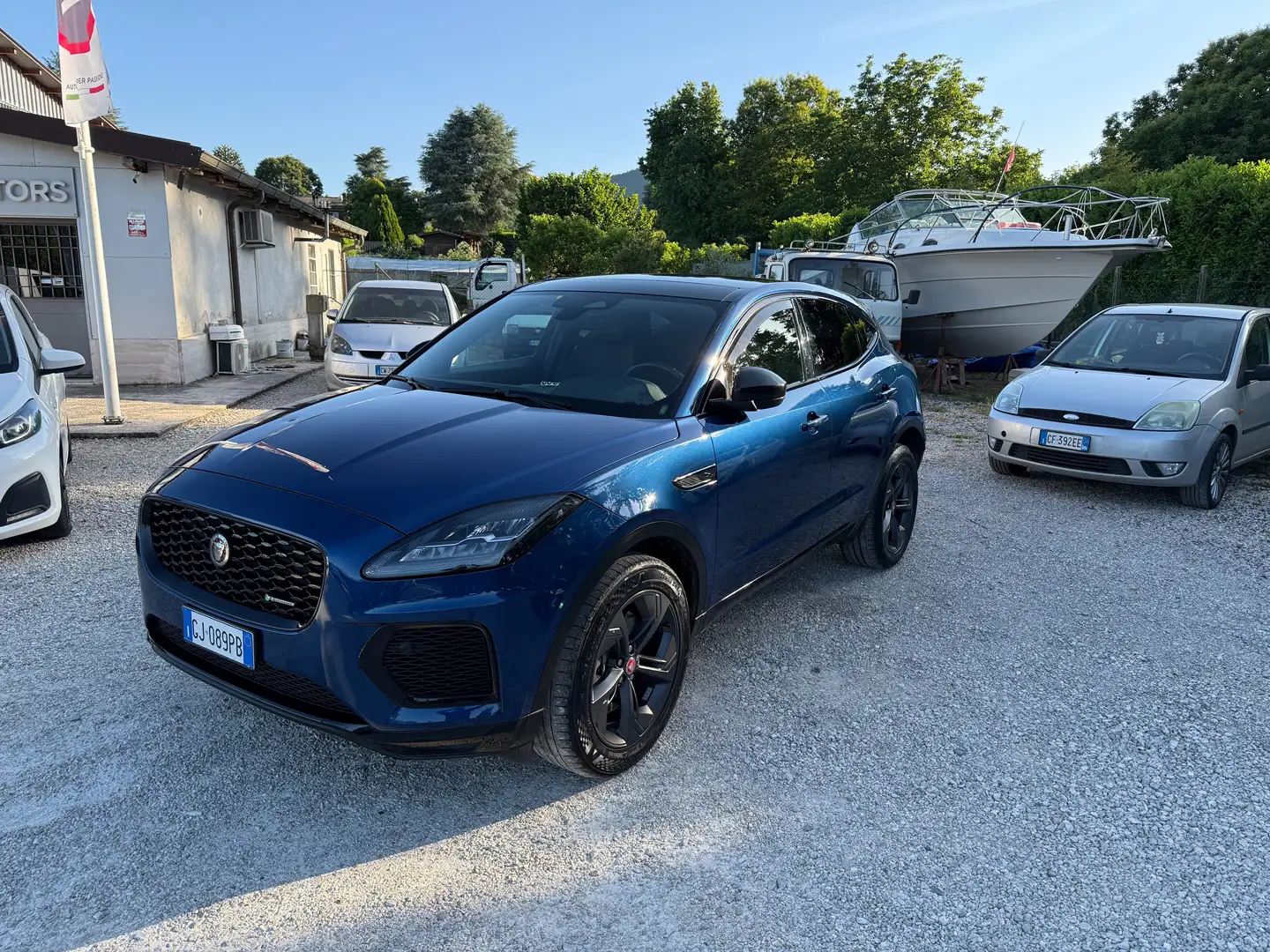 Jaguar E-Pace E-Pace 2.0d i4 mhev R-Dynamic HSE awd 163cv auto Modrá - 1
